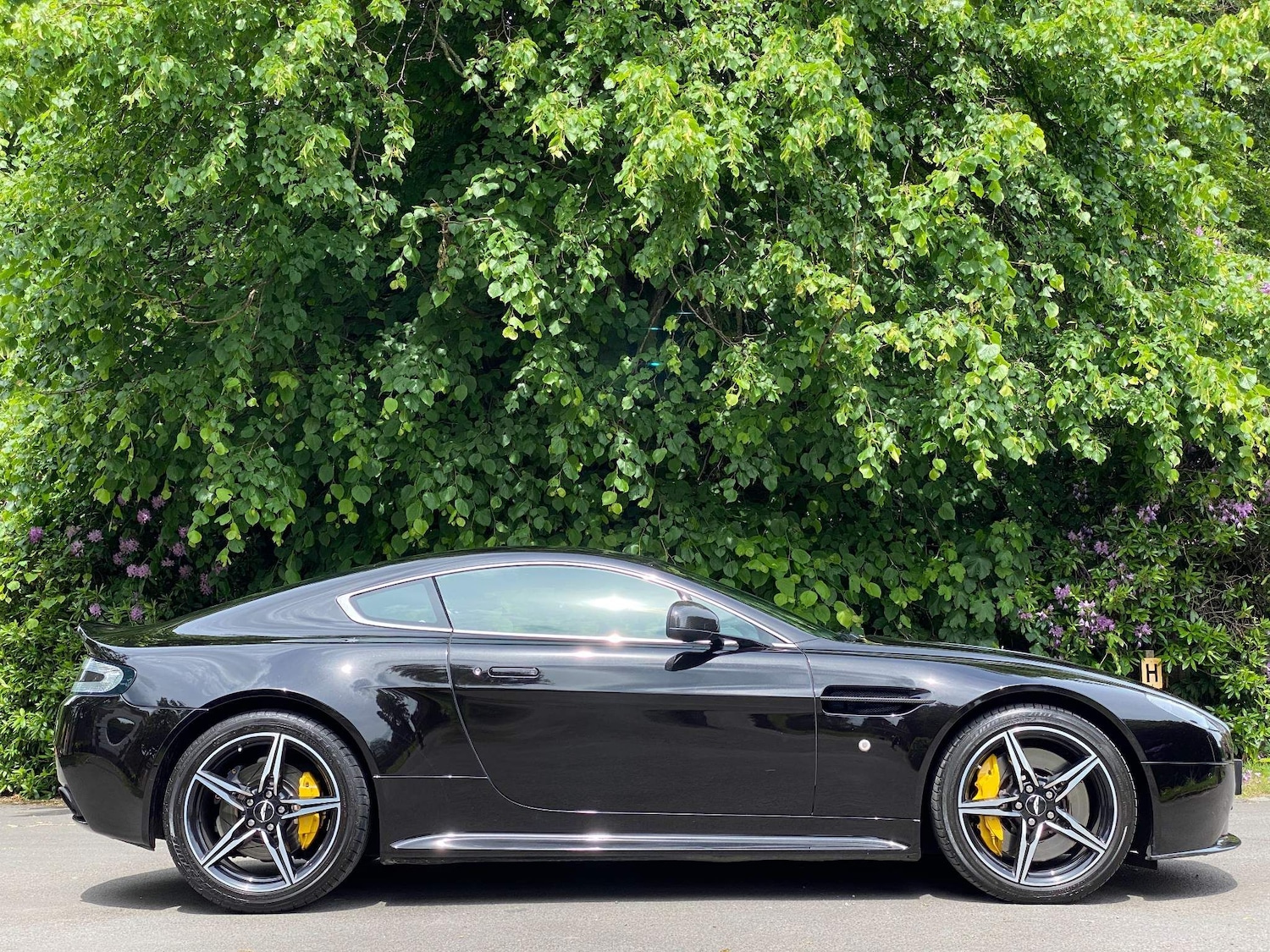 Used Aston Martin Vantage 2015 for sale - 76071726: Photo 4