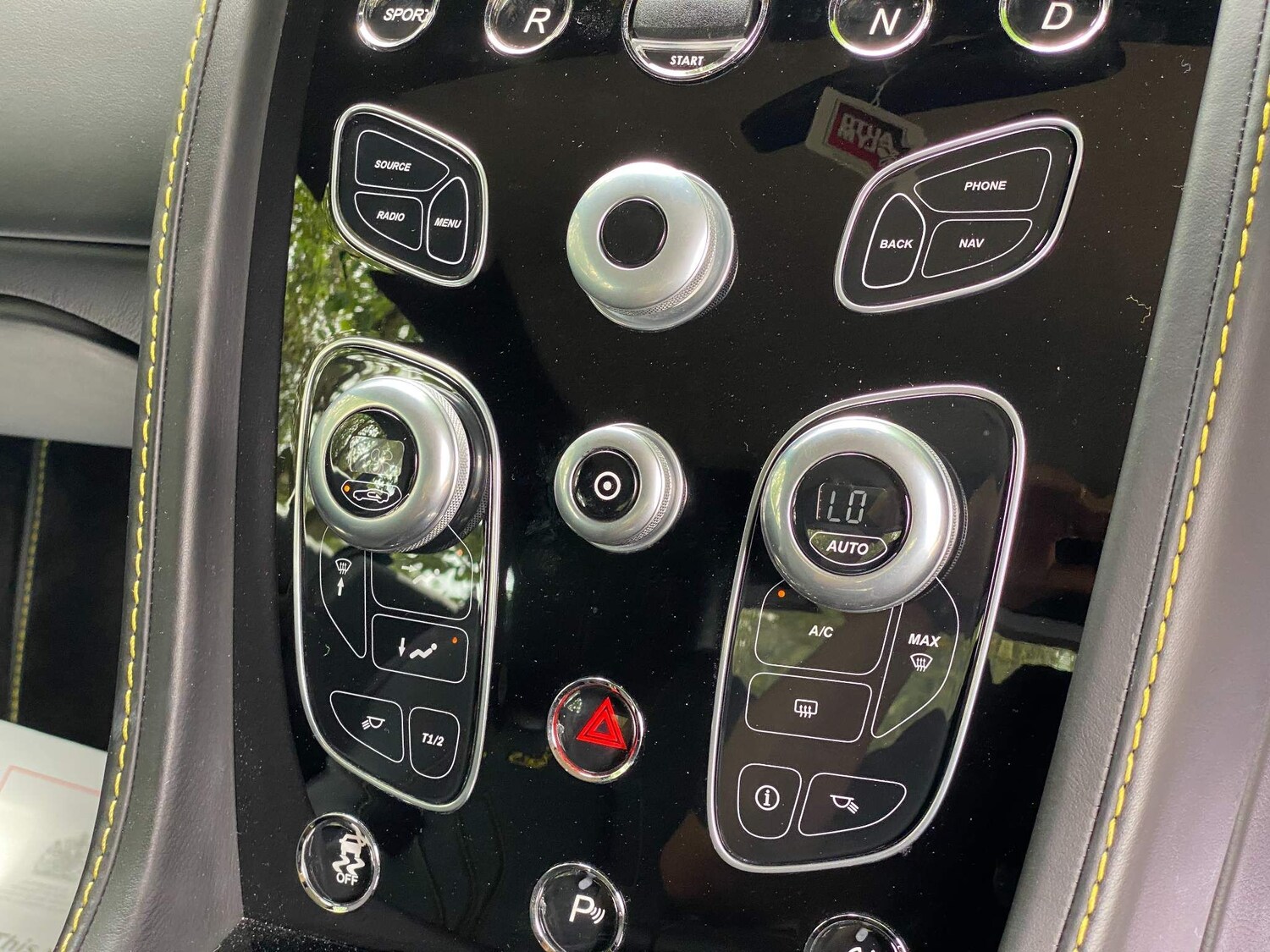 Used Aston Martin Vantage 2015 for sale - 76071726: Photo 41