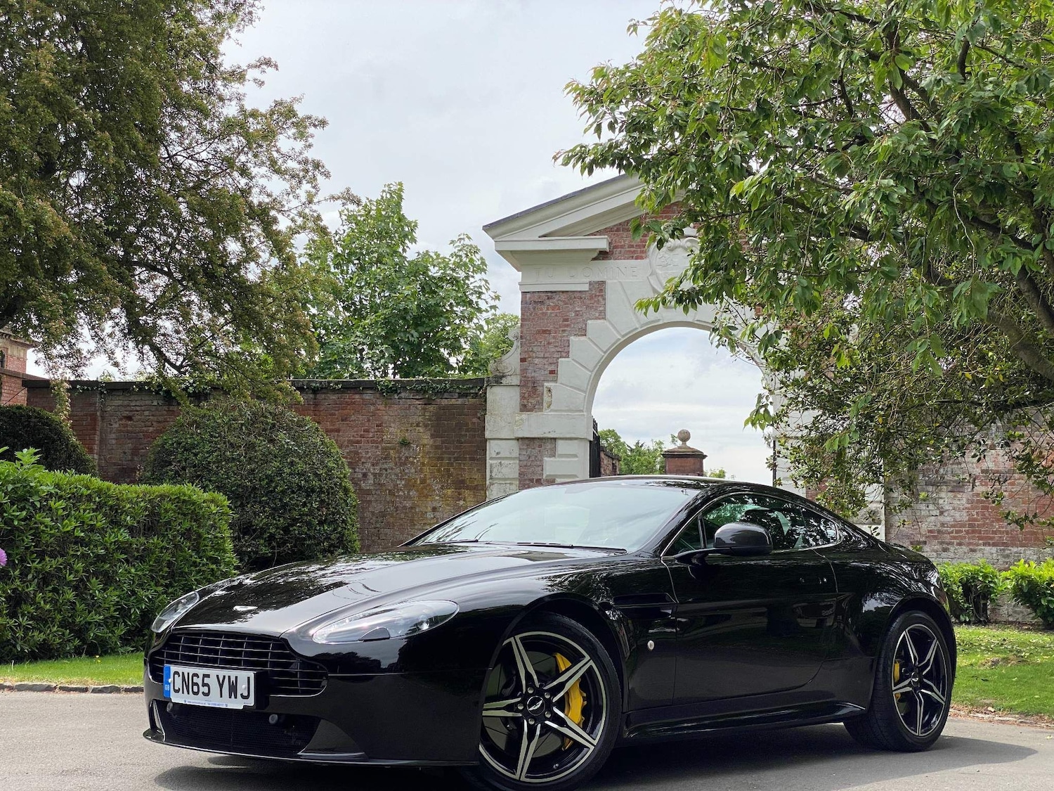 Used Aston Martin Vantage 2015 for sale - 76071726: Photo 6