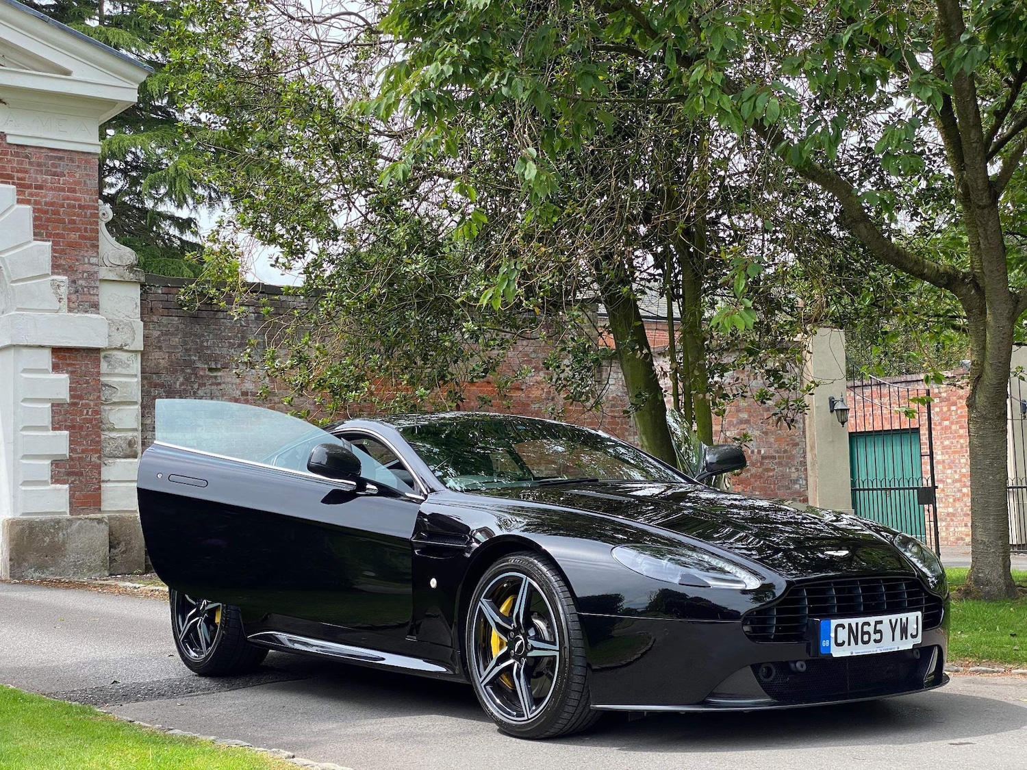 Used Aston Martin Vantage 2015 for sale - 76071726: Photo 8
