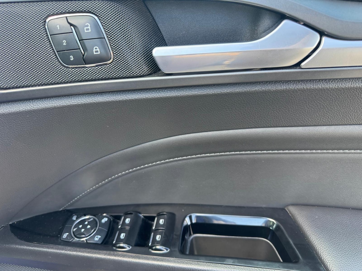 Used Ford Mondeo 2015 for sale - 78116030: Photo 24