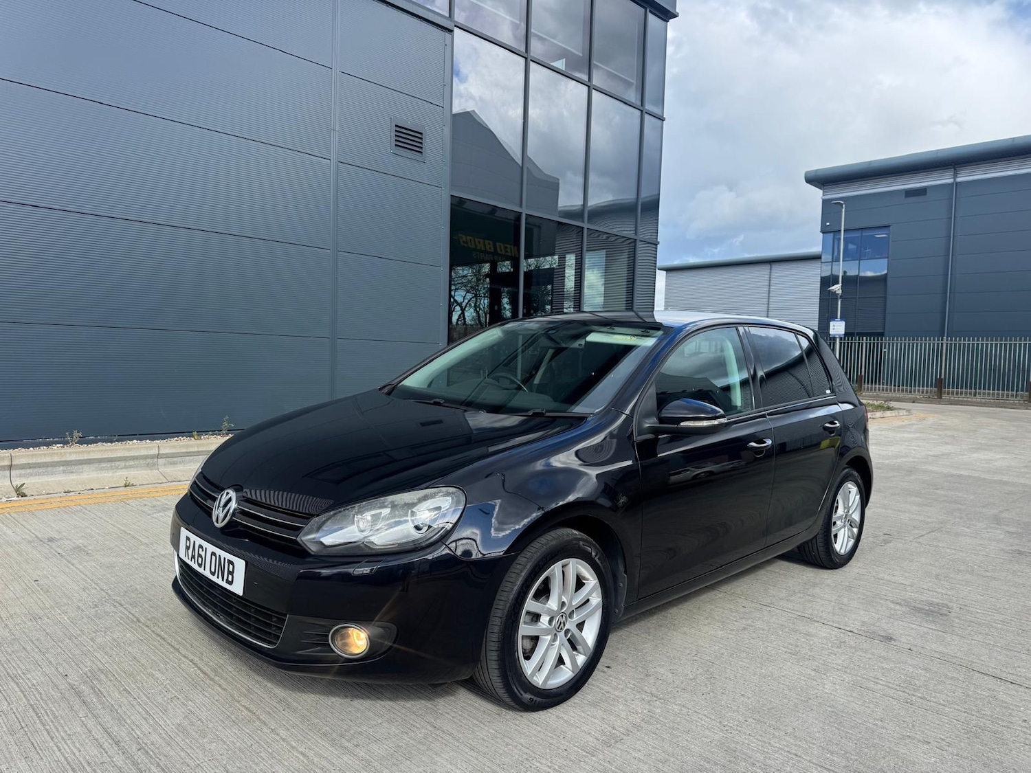 Used Volkswagen Golf 2023 for sale - 78067181: Photo 2