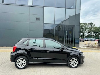 Used Volkswagen Polo 2015 for sale - 79262375: Photo
