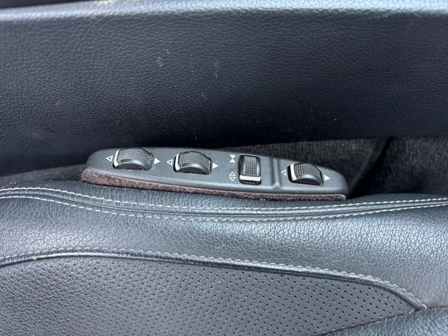 Used Mercedes-Benz E Class for sale - 77958358: Photo 24