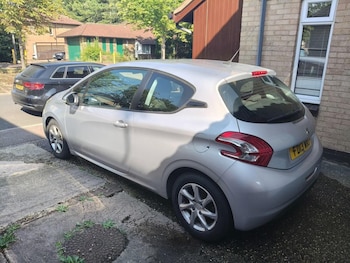 Used Peugeot 208 2013 for sale - 79213040: Photo