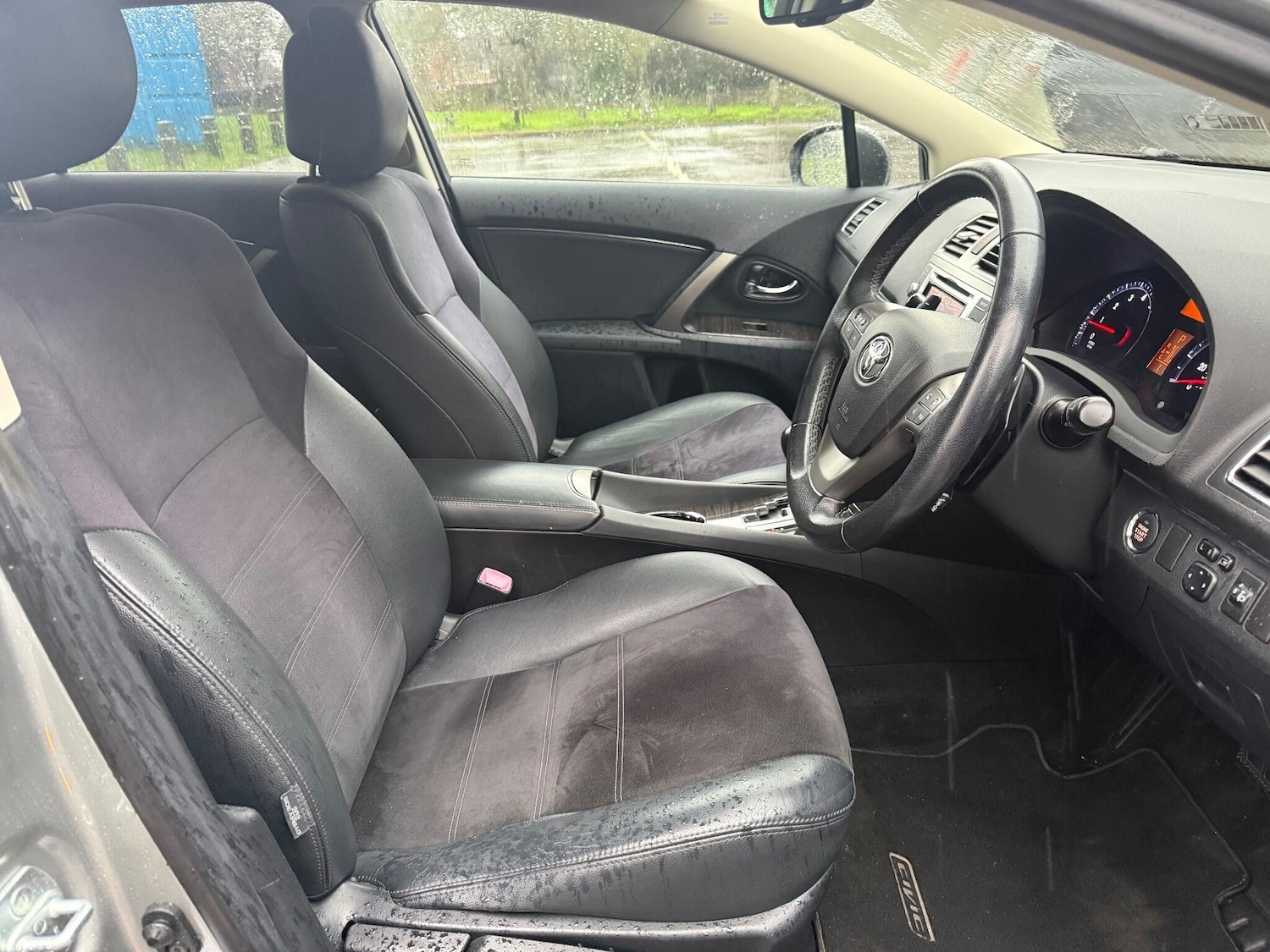 Used Toyota Avensis 2012 for sale - 76850134: Photo 31