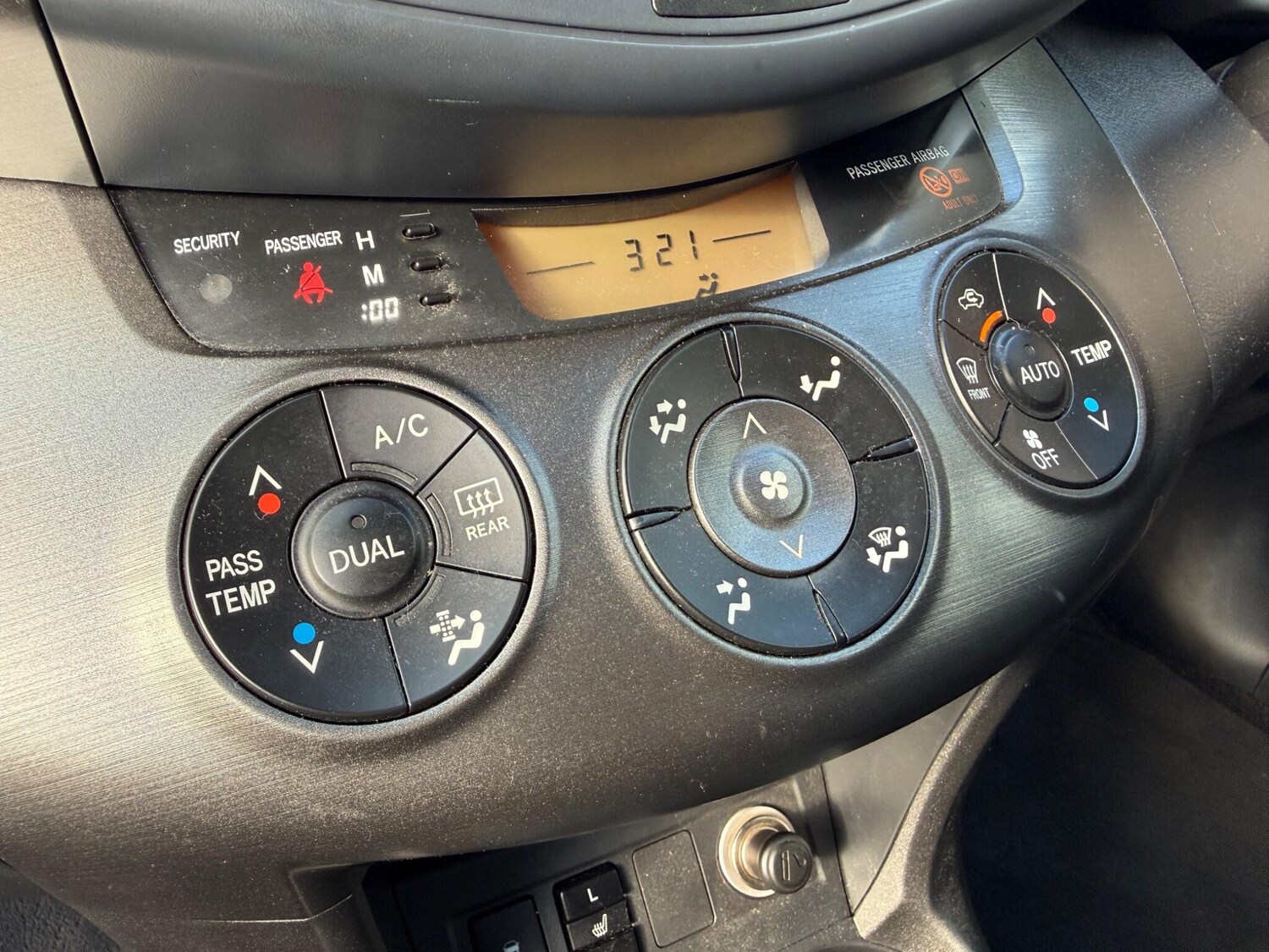 Used Toyota RAV4 2011 for sale - 77838648: Photo 41