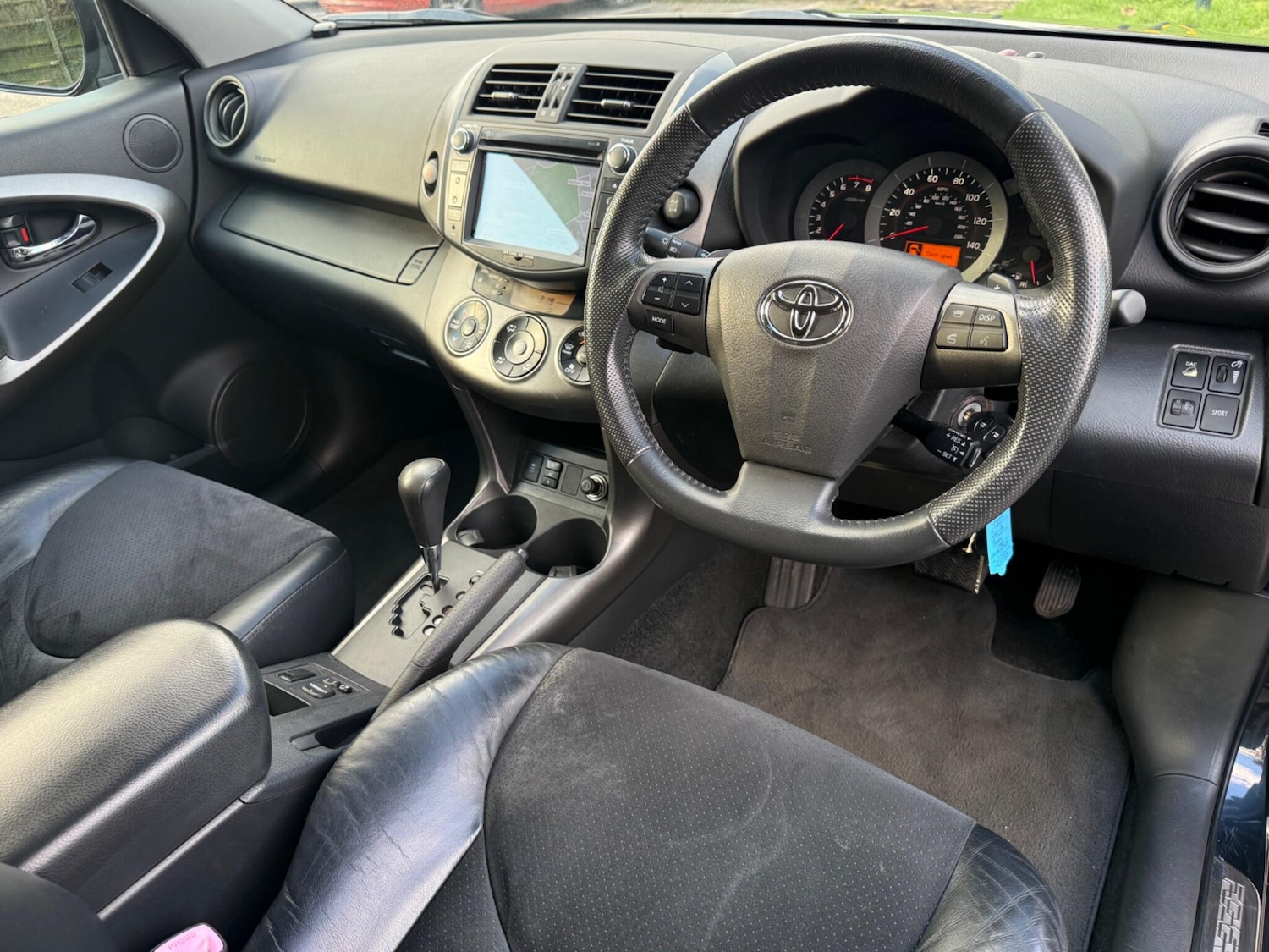 Used Toyota RAV4 2011 for sale - 77838648: Photo 9