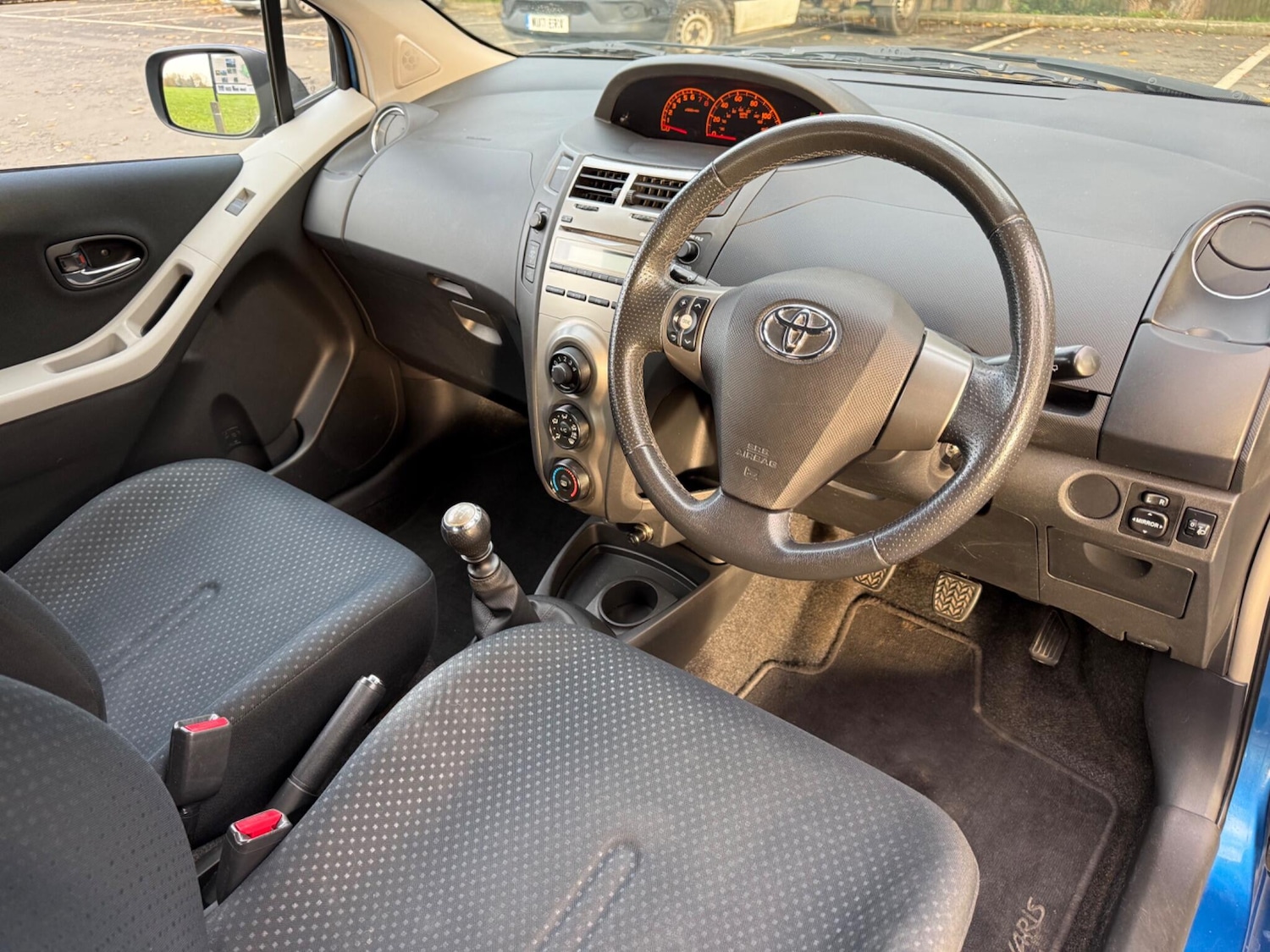Used Toyota Yaris 2010 for sale - 76742730: Photo 28