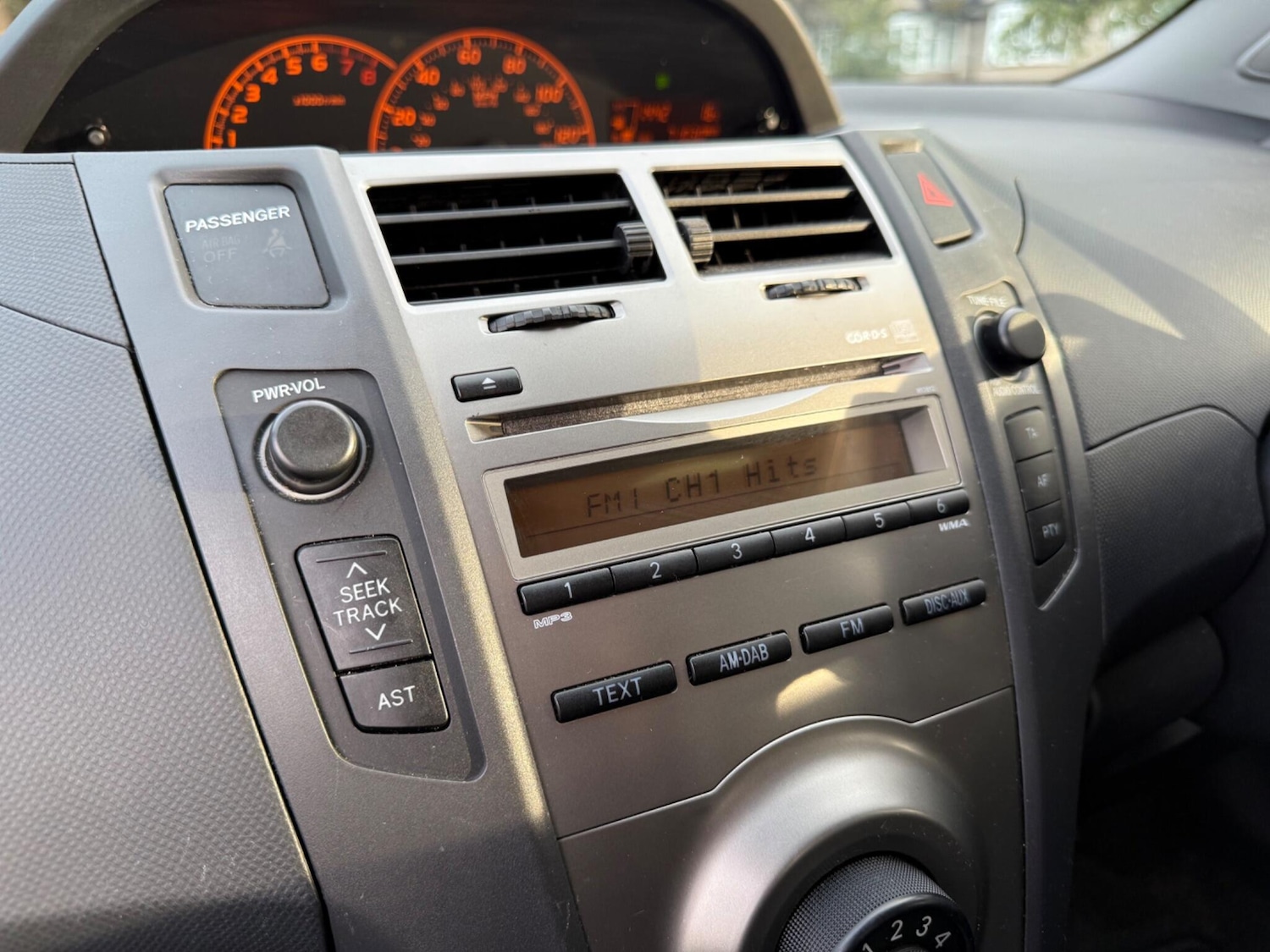 Used Toyota Yaris 2010 for sale - 76742730: Photo 36