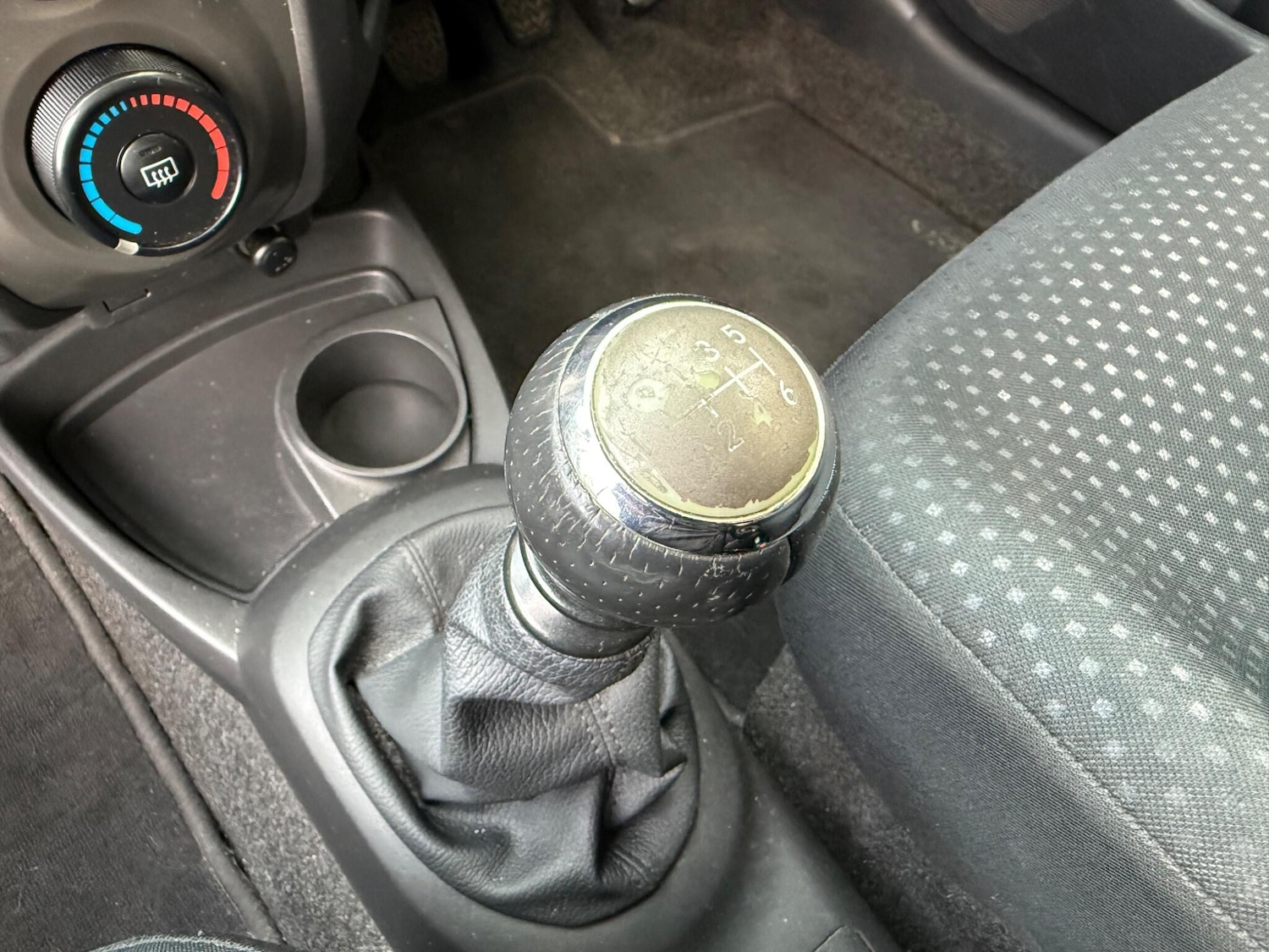 Used Toyota Yaris 2010 for sale - 76742730: Photo 38