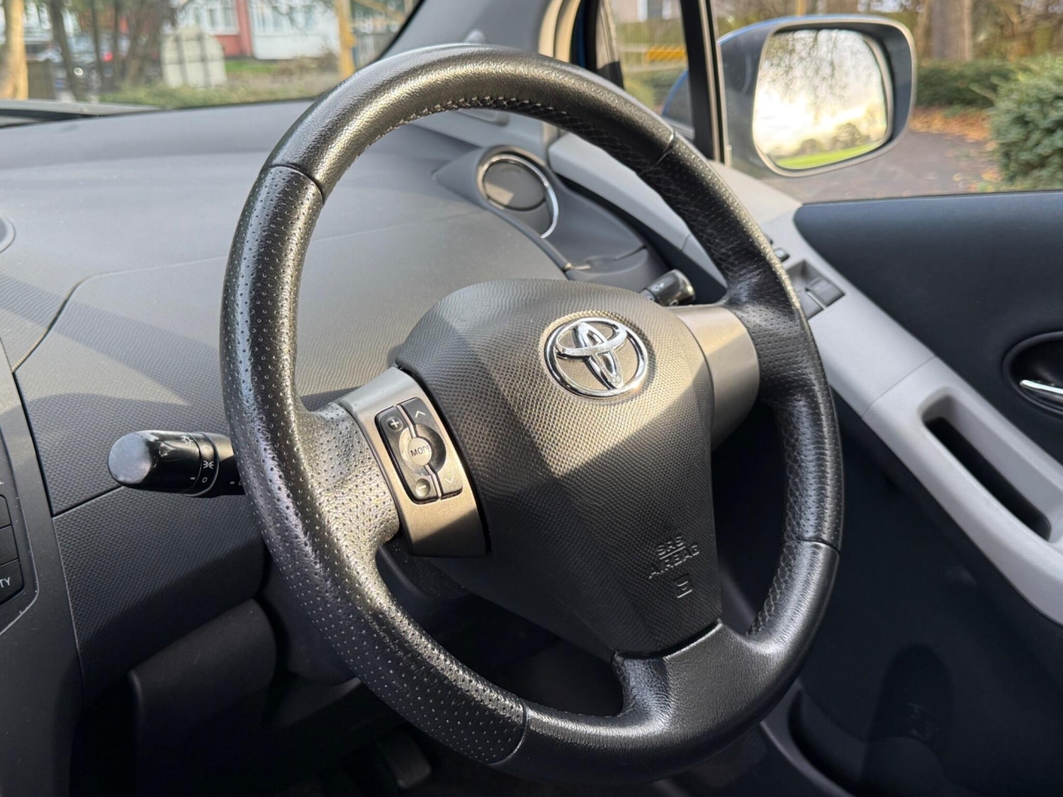 Used Toyota Yaris 2010 for sale - 76742730: Photo 39