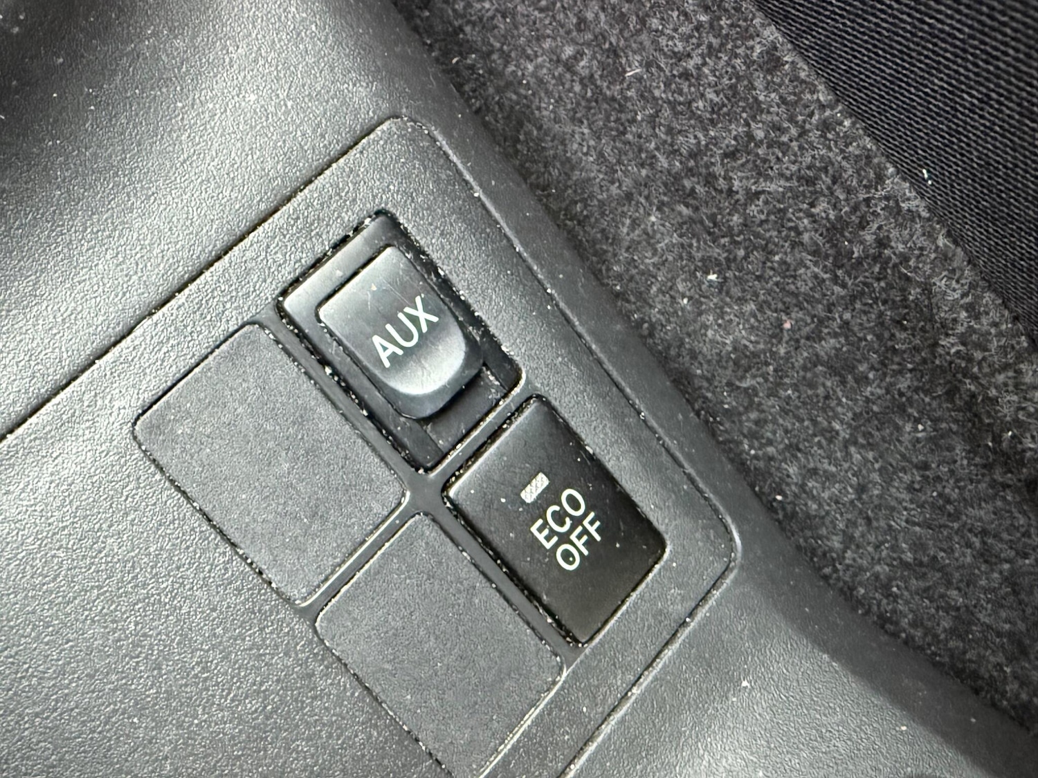 Used Toyota Yaris 2010 for sale - 76742730: Photo 40