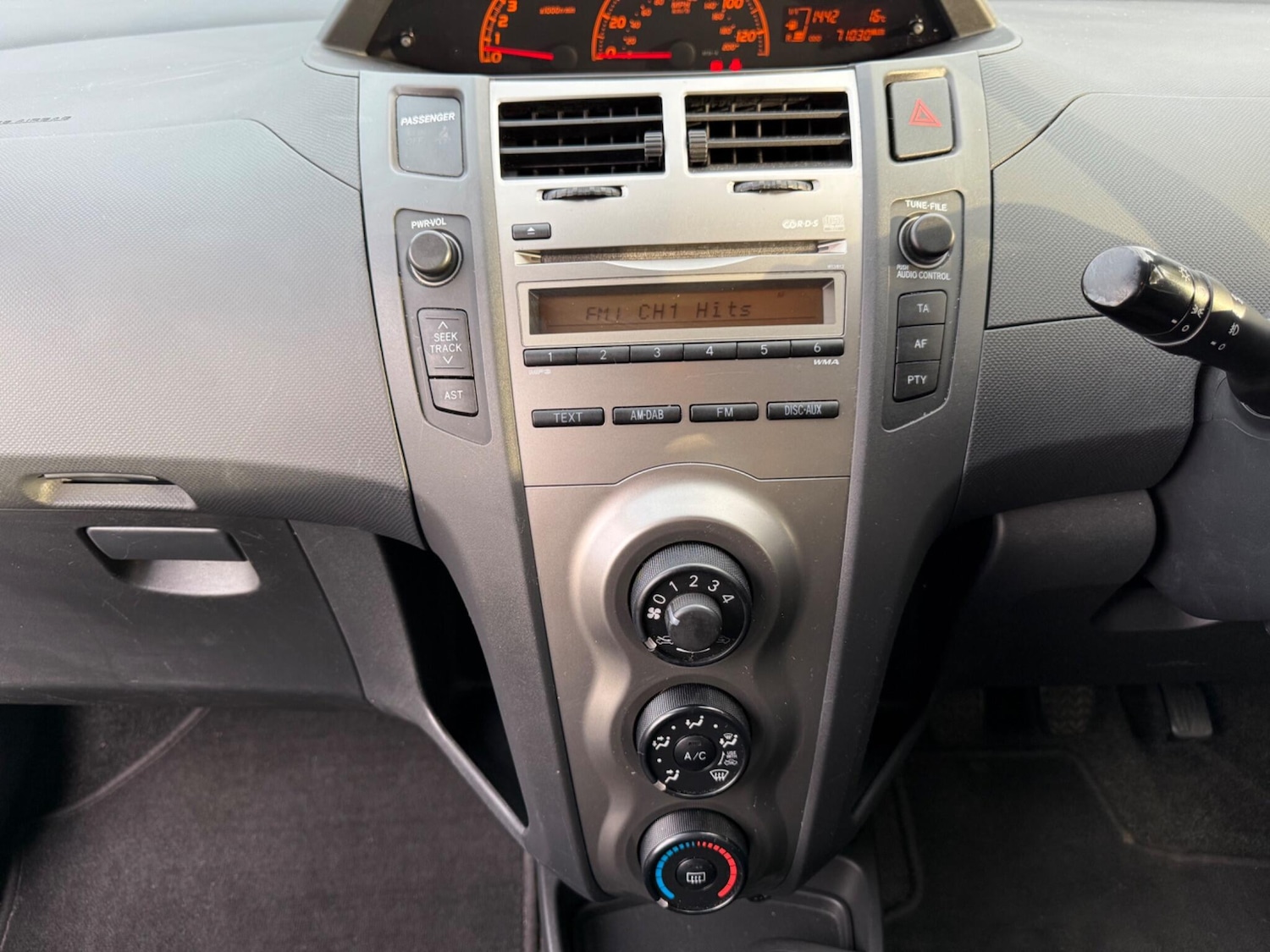 Used Toyota Yaris 2010 for sale - 76742730: Photo 42