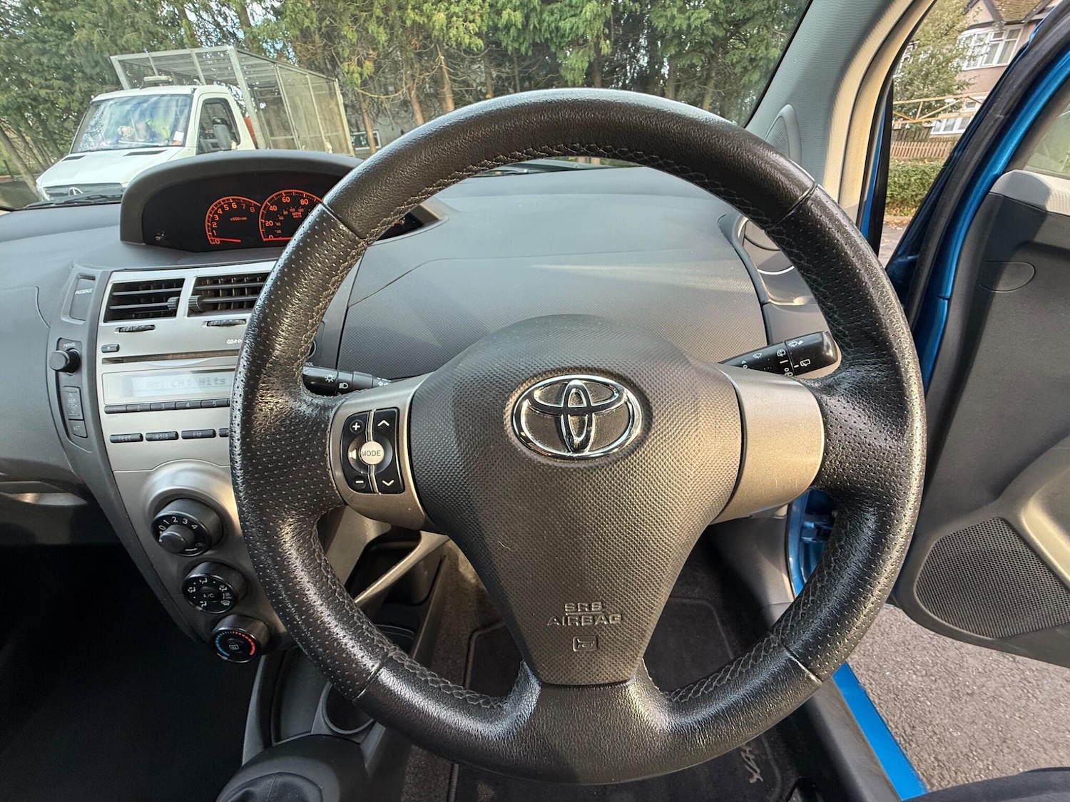 Used Toyota Yaris 2010 for sale - 76742730: Photo 44