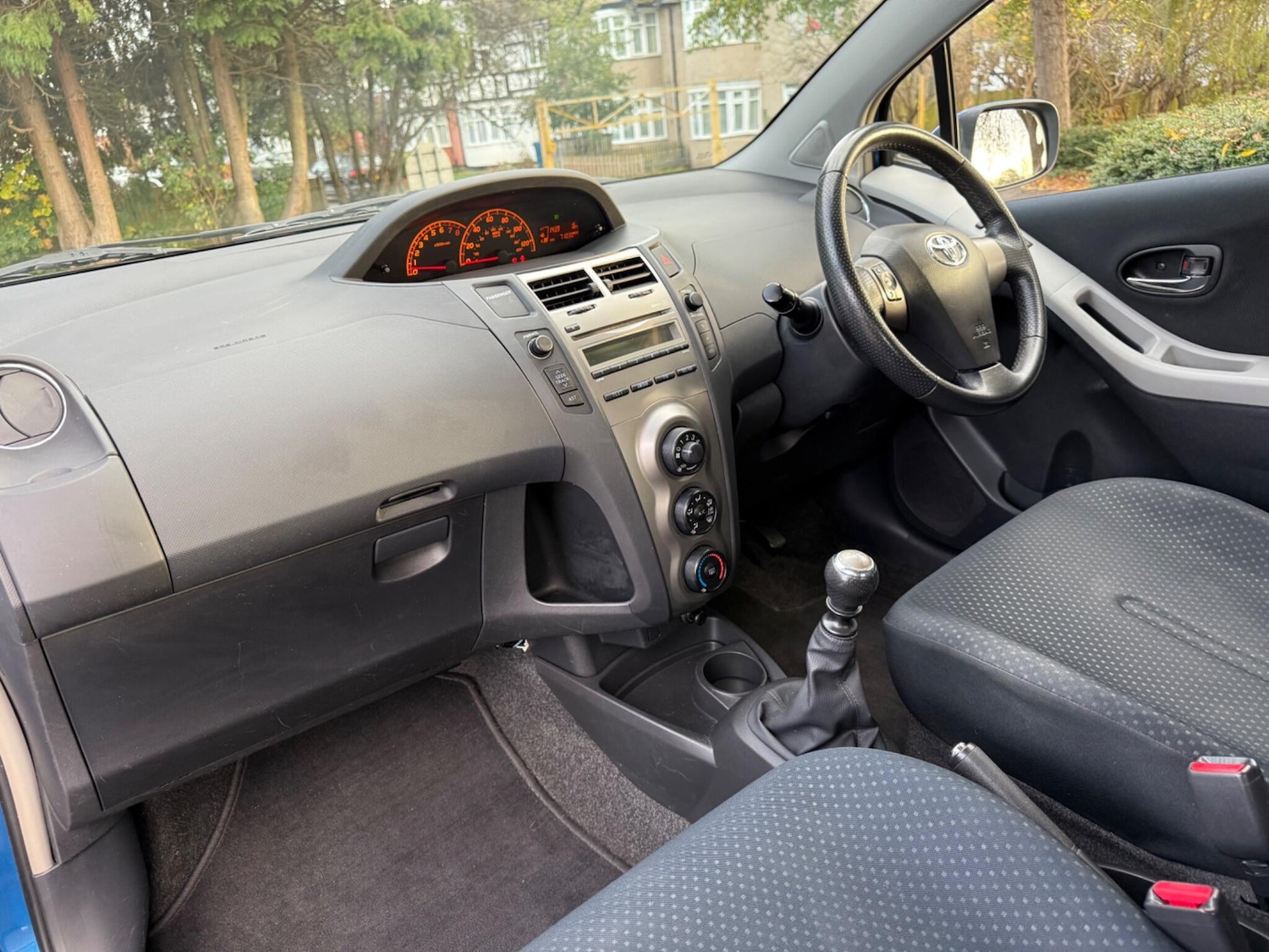 Used Toyota Yaris 2010 for sale - 76742730: Photo 6