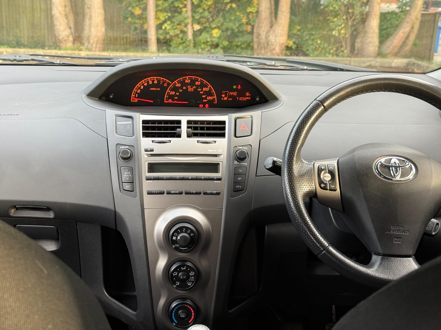 Used Toyota Yaris 2010 for sale - 76742730: Photo 7