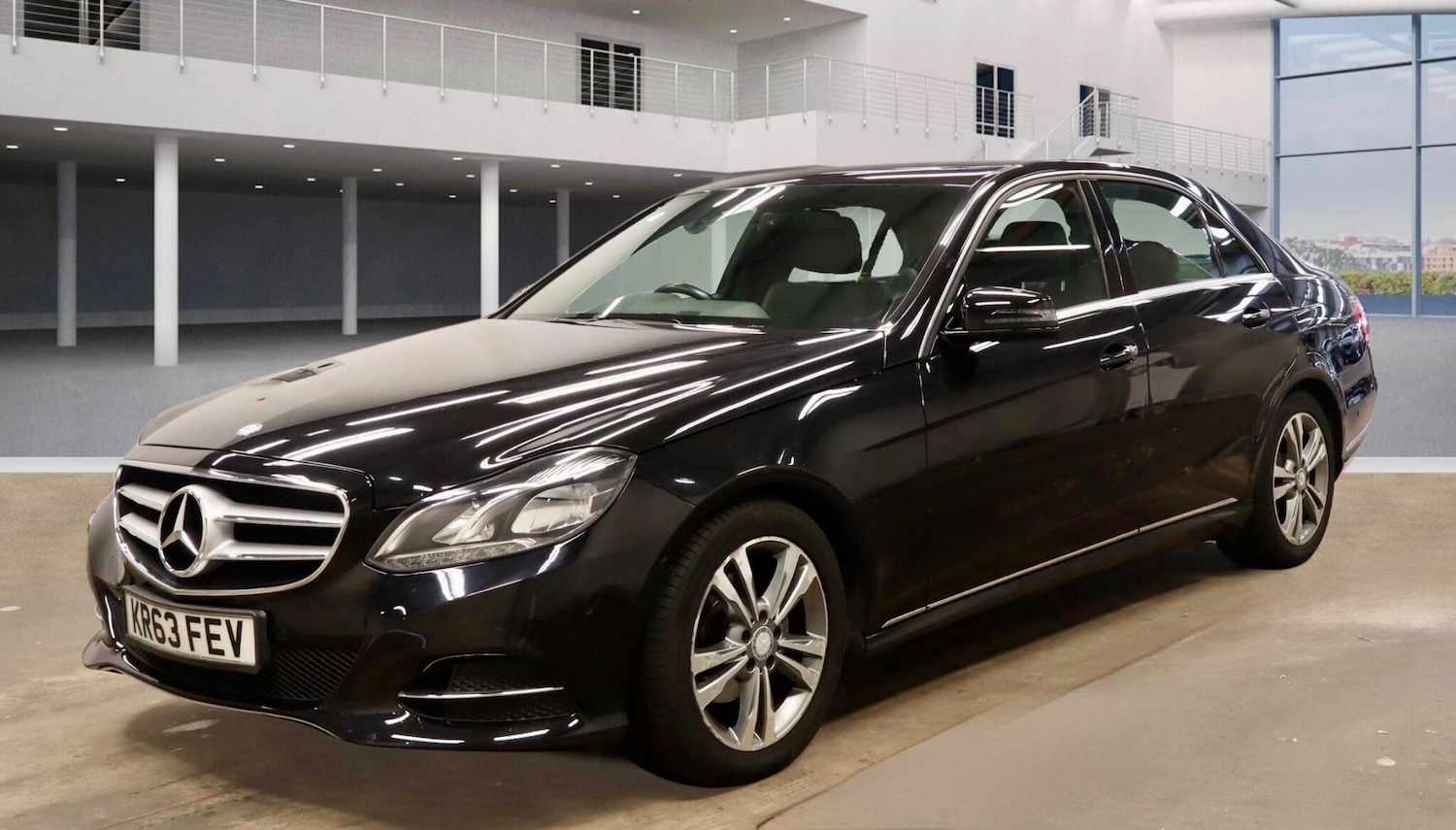 Used Mercedes-Benz E Class 2013 for sale - 77939635: Photo 3