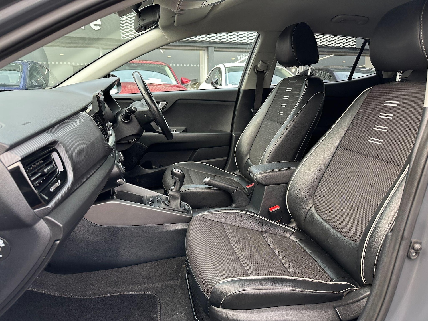 Used Kia Stonic 2022 for sale - 76584845: Photo 23