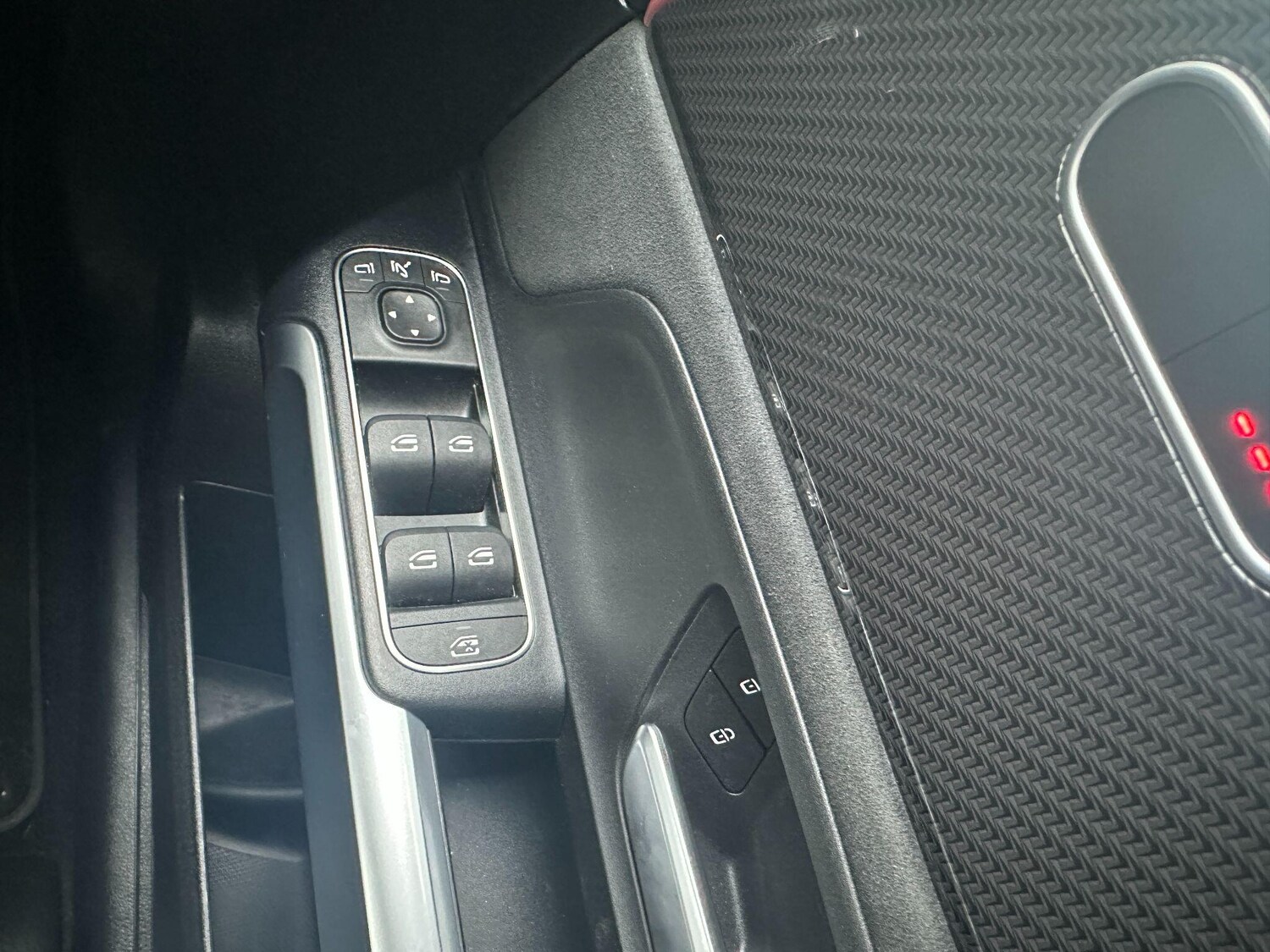 Used Mercedes-Benz GLB for sale - 77737327: Photo 24