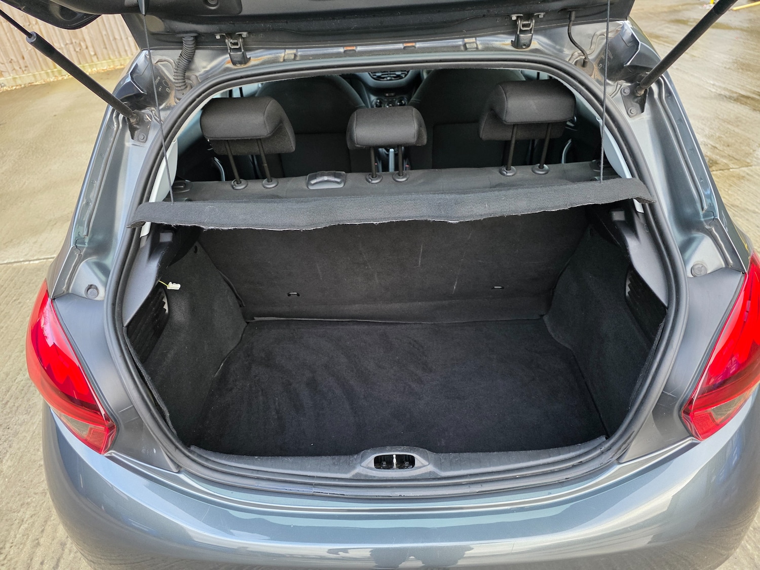 Used Peugeot 208 2016 for sale - 77249349: Photo 17