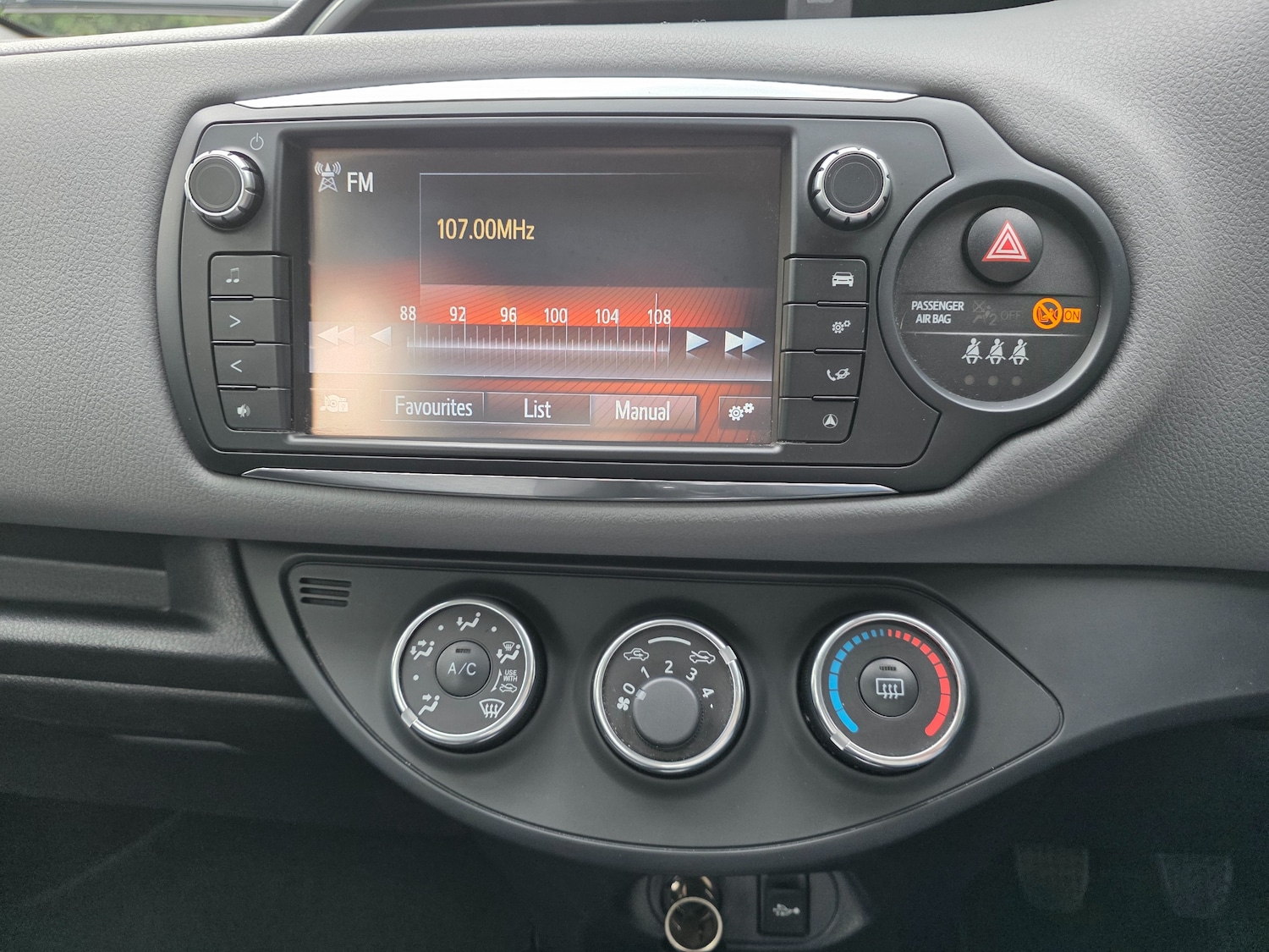 Used Toyota Yaris 2015 for sale - 76273732: Photo 11