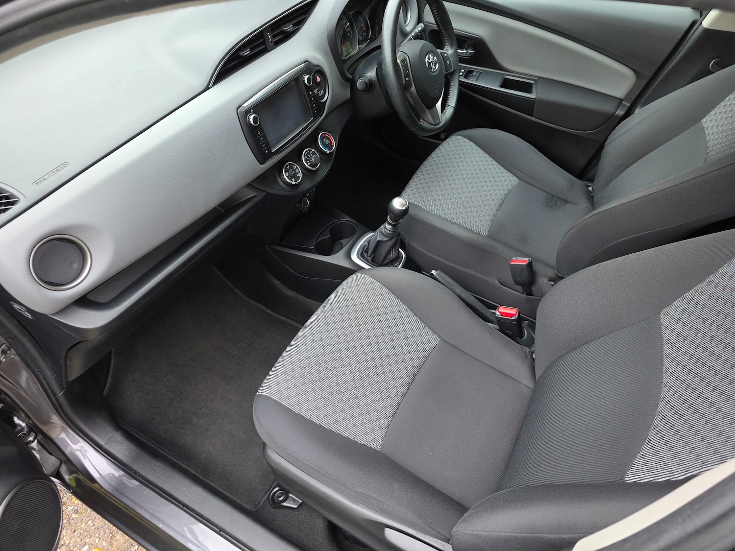 Used Toyota Yaris 2015 for sale - 76273732: Photo 12