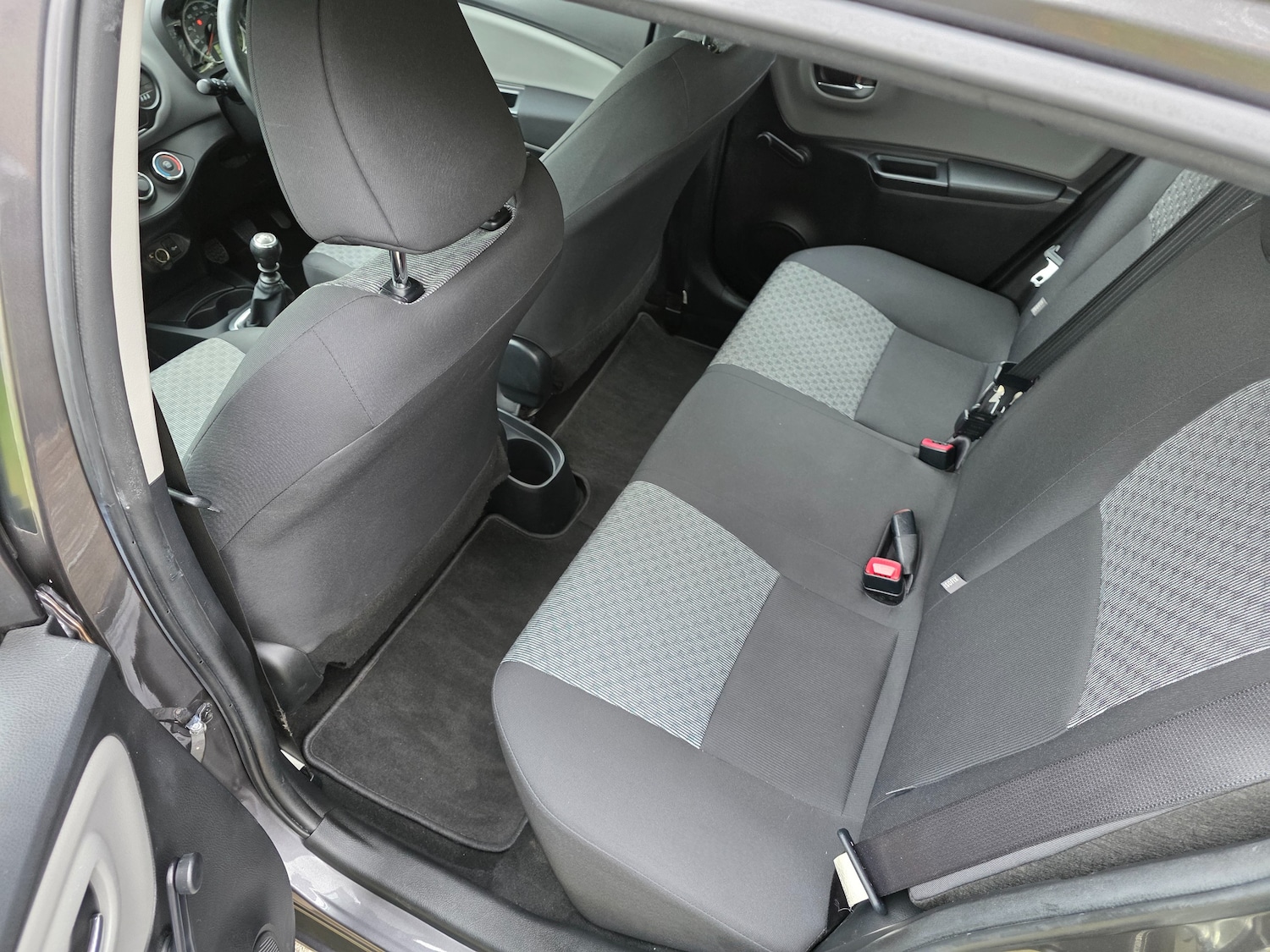 Used Toyota Yaris 2015 for sale - 76273732: Photo 14