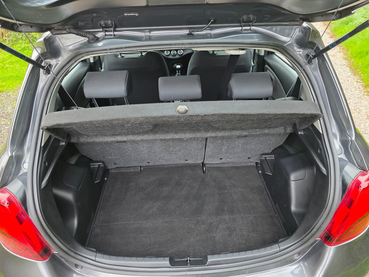 Used Toyota Yaris 2015 for sale - 76273732: Photo 15