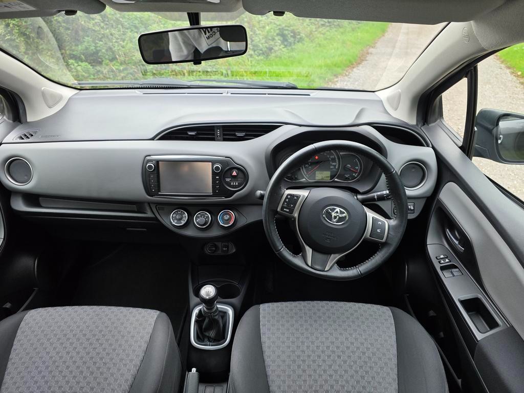 Used Toyota Yaris 2015 for sale - 76273732: Photo 8