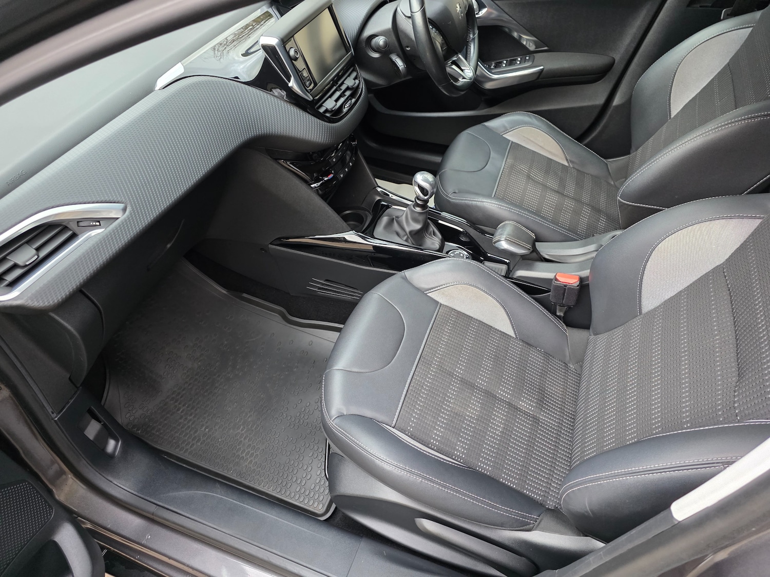 Used Peugeot 2008 2015 for sale - 76697873: Photo 14