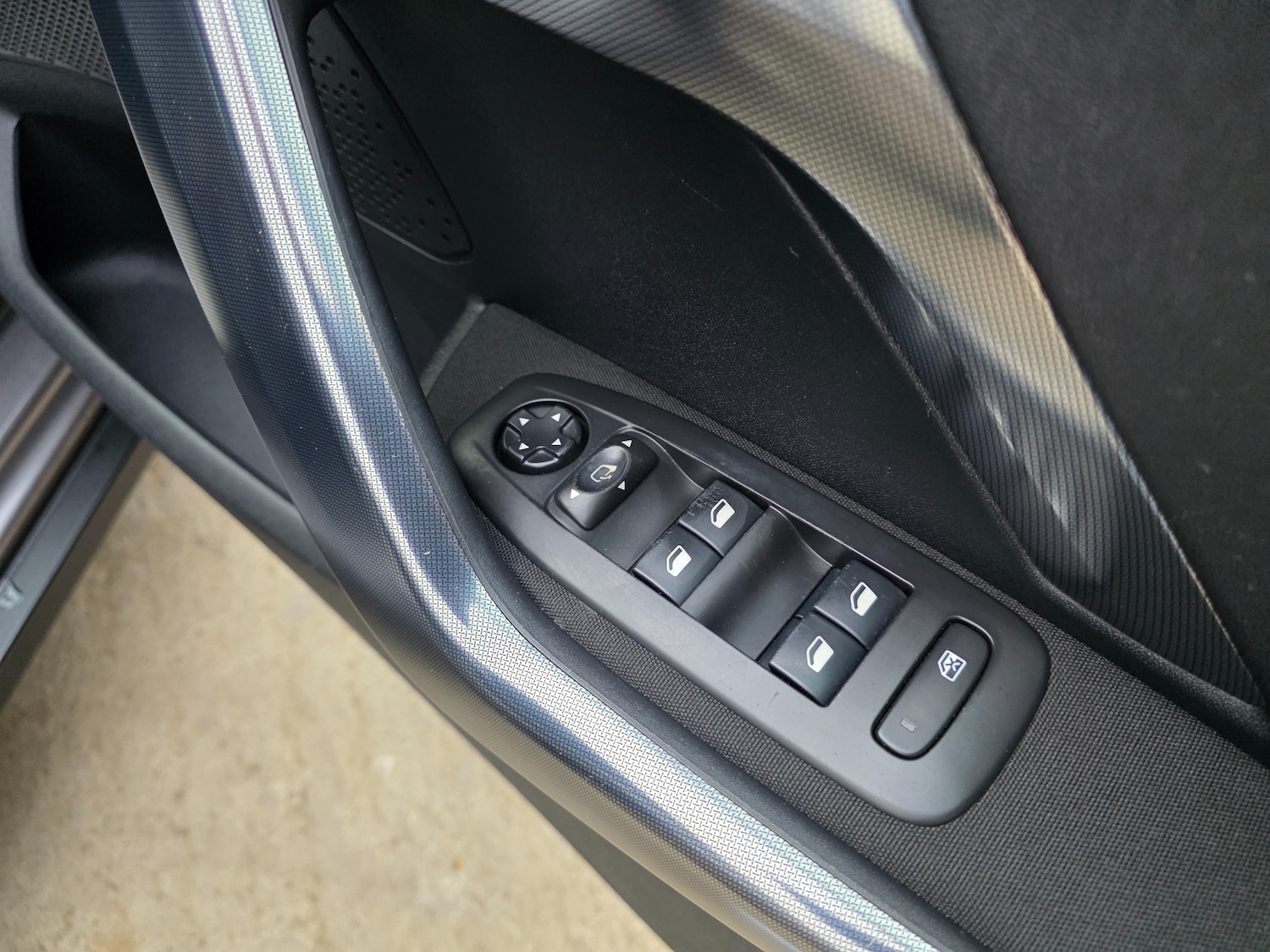 Used Peugeot 2008 2015 for sale - 76697873: Photo 16