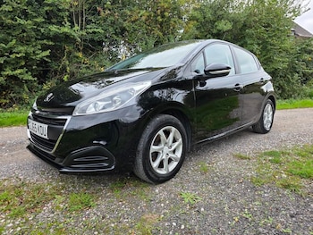 Used Peugeot 208 2015 for sale - 76193860: Photo