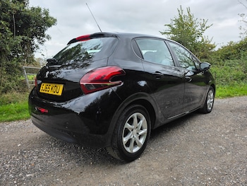 Used Peugeot 208 2015 for sale - 76193860: Photo