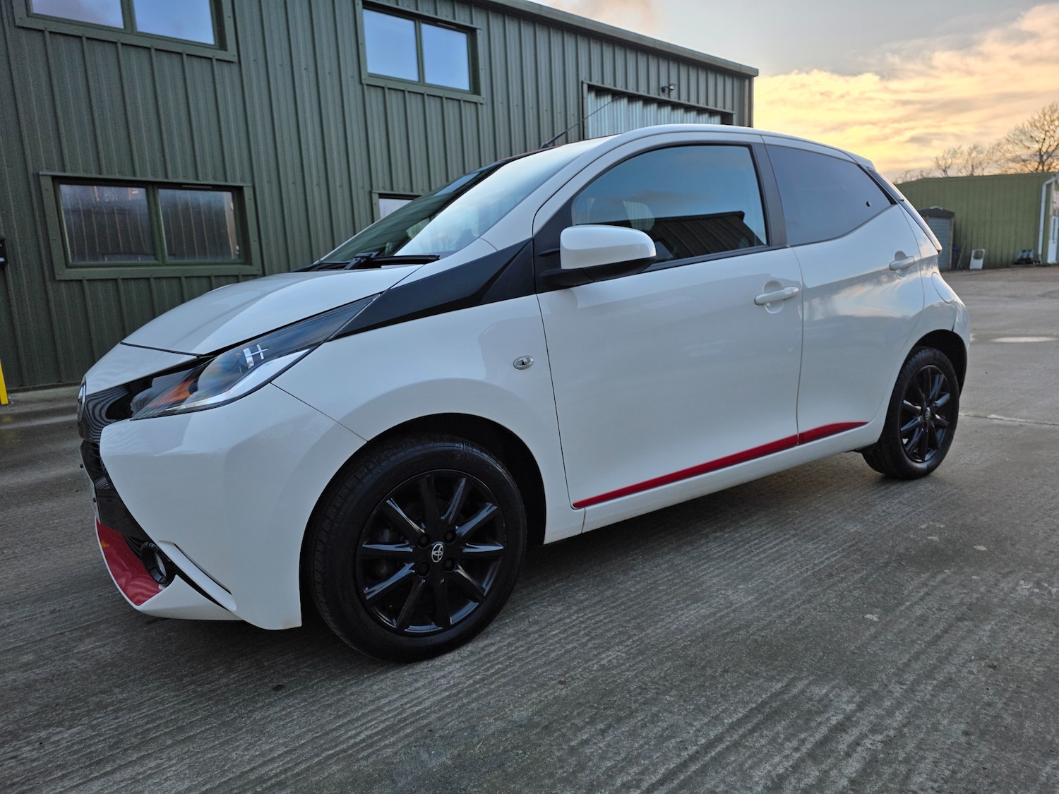 Used Toyota AYGO 2018 for sale - 77287369: Photo 2