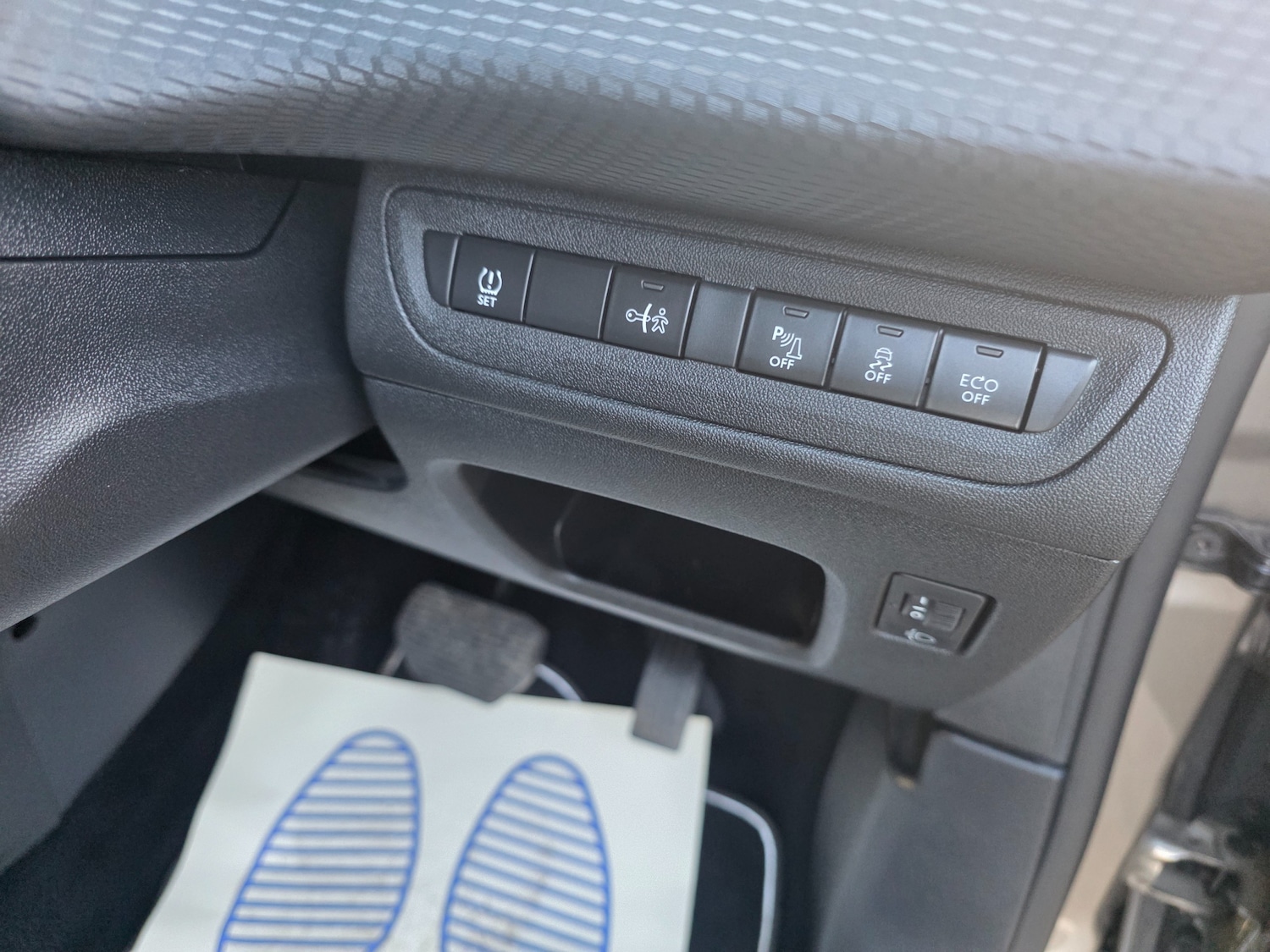 Used Peugeot 2008 2015 for sale - 77195776: Photo 18