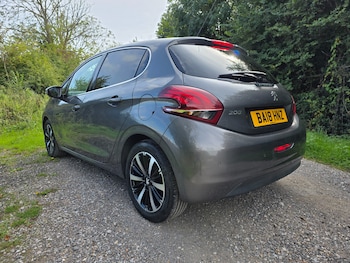 Used Peugeot 208 2018 for sale - 76174161: Photo