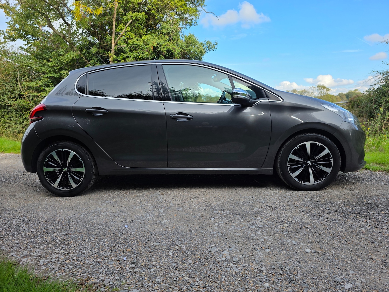 Used Peugeot 208 2018 for sale - 76174161: Photo 5