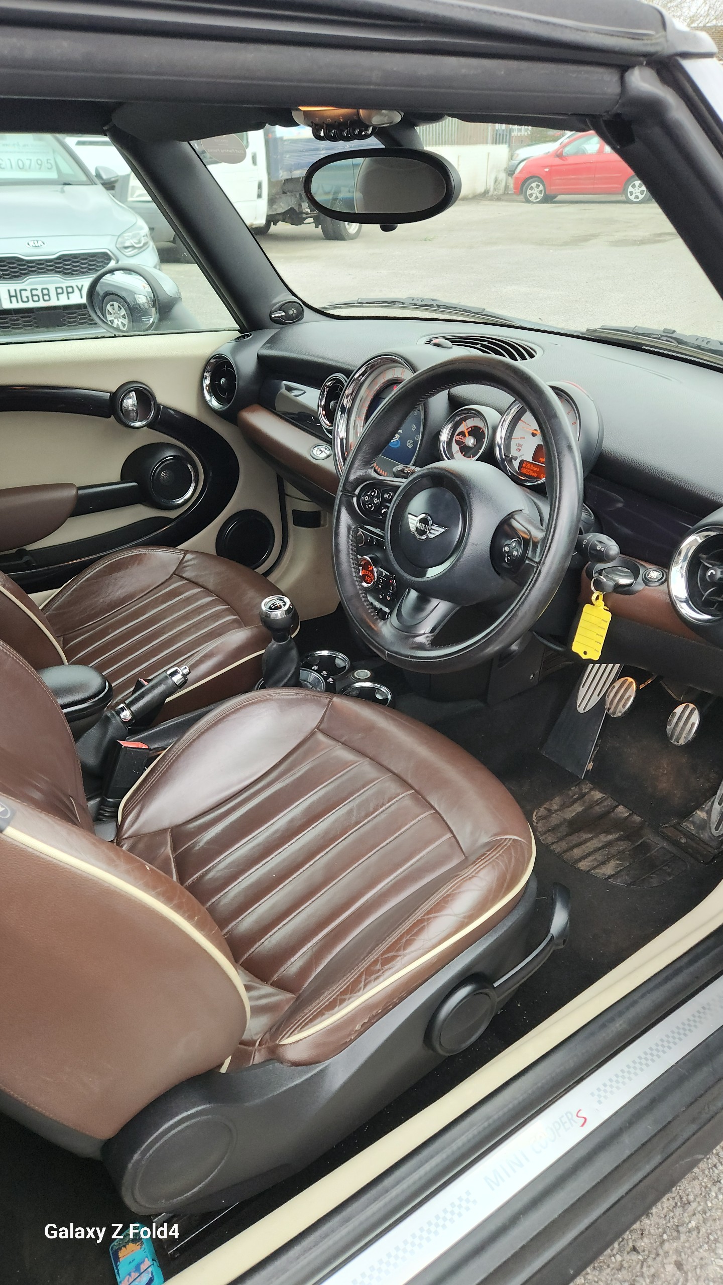 Used MINI Convertible 2010 for sale - 77764276: Photo 11