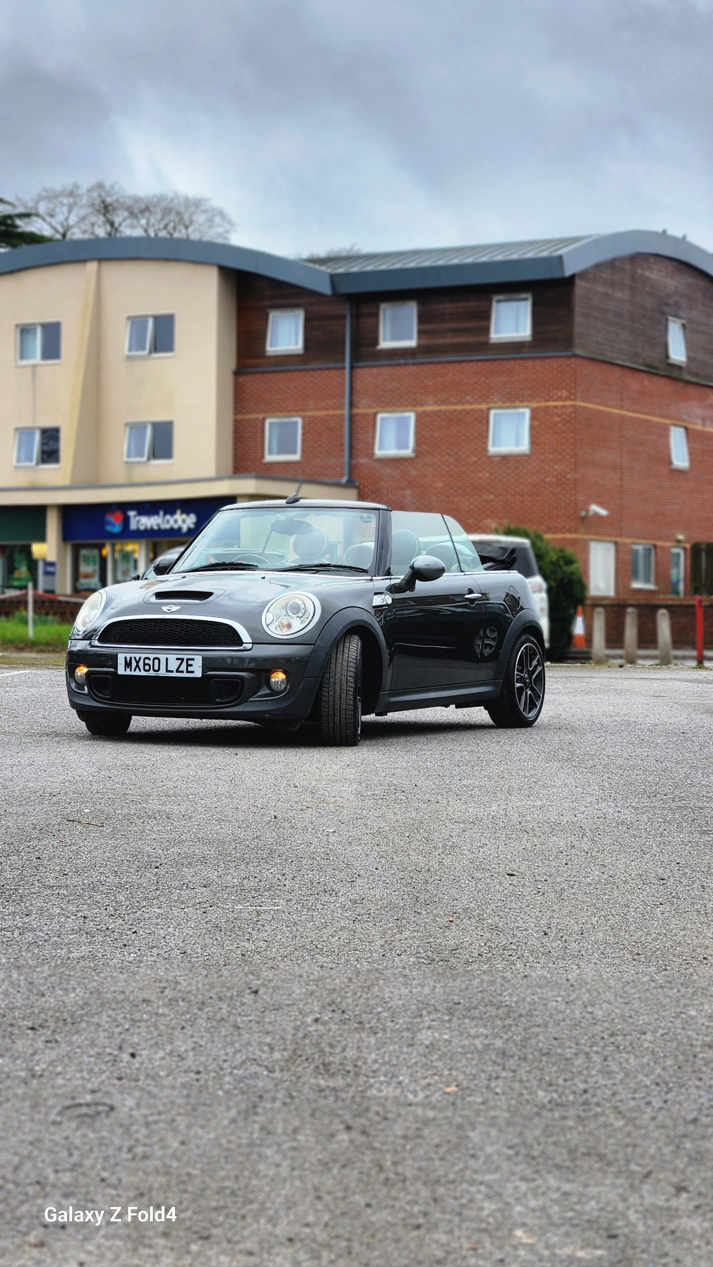 Used MINI Convertible 2010 for sale - 77764276: Photo 2