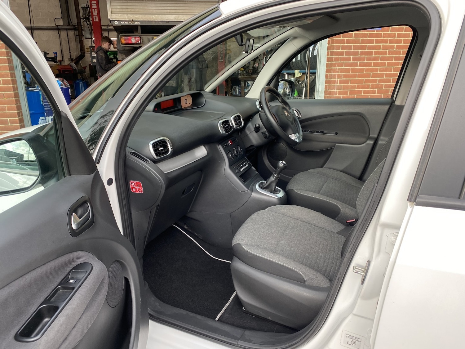 Used Citroen C3 Picasso 2016 for sale - 77622521: Photo 21