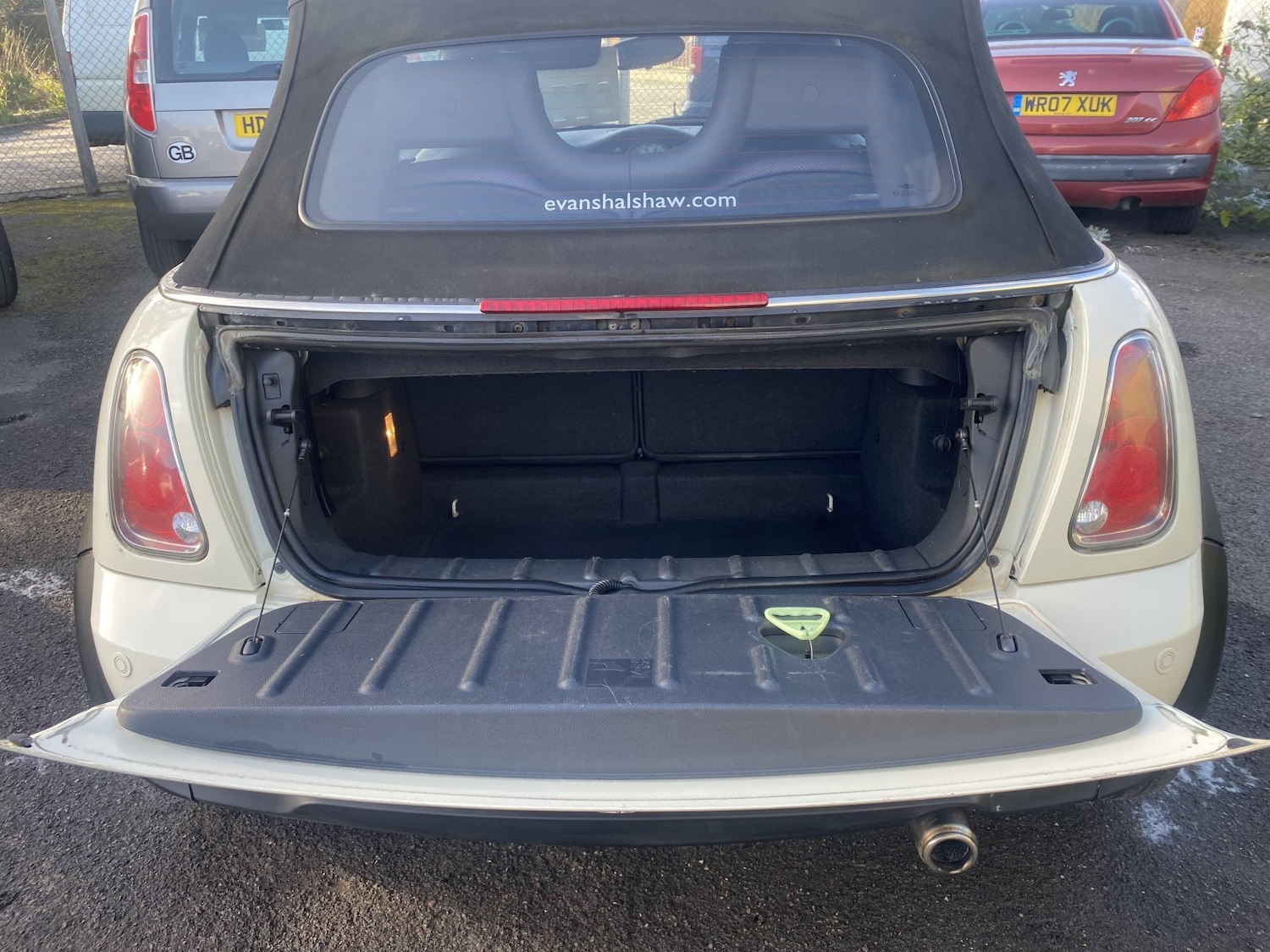 Used MINI Convertible 2007 for sale - 76397119: Photo 17