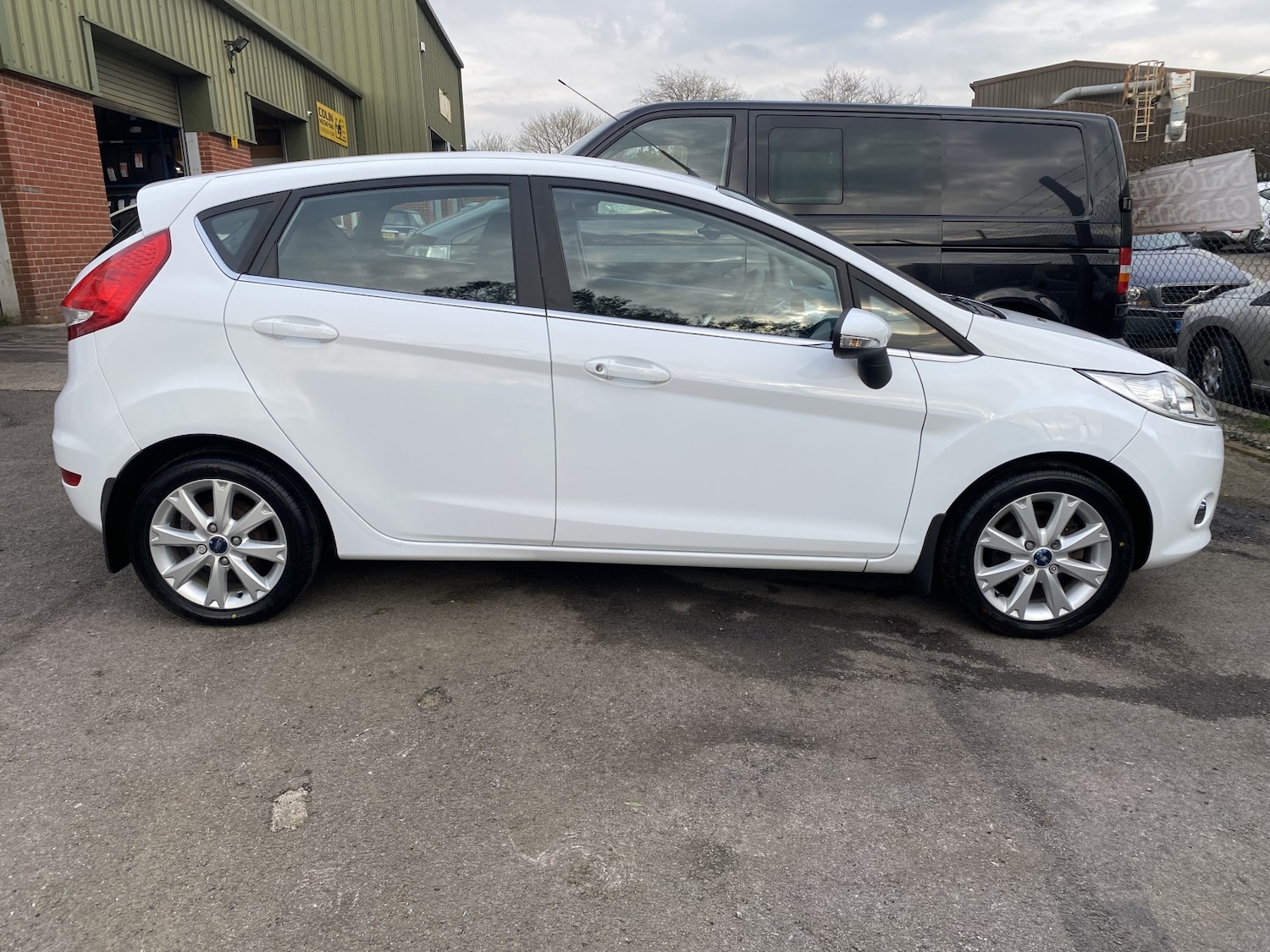 Used Ford Fiesta 2010 for sale - 77735822: Photo 12