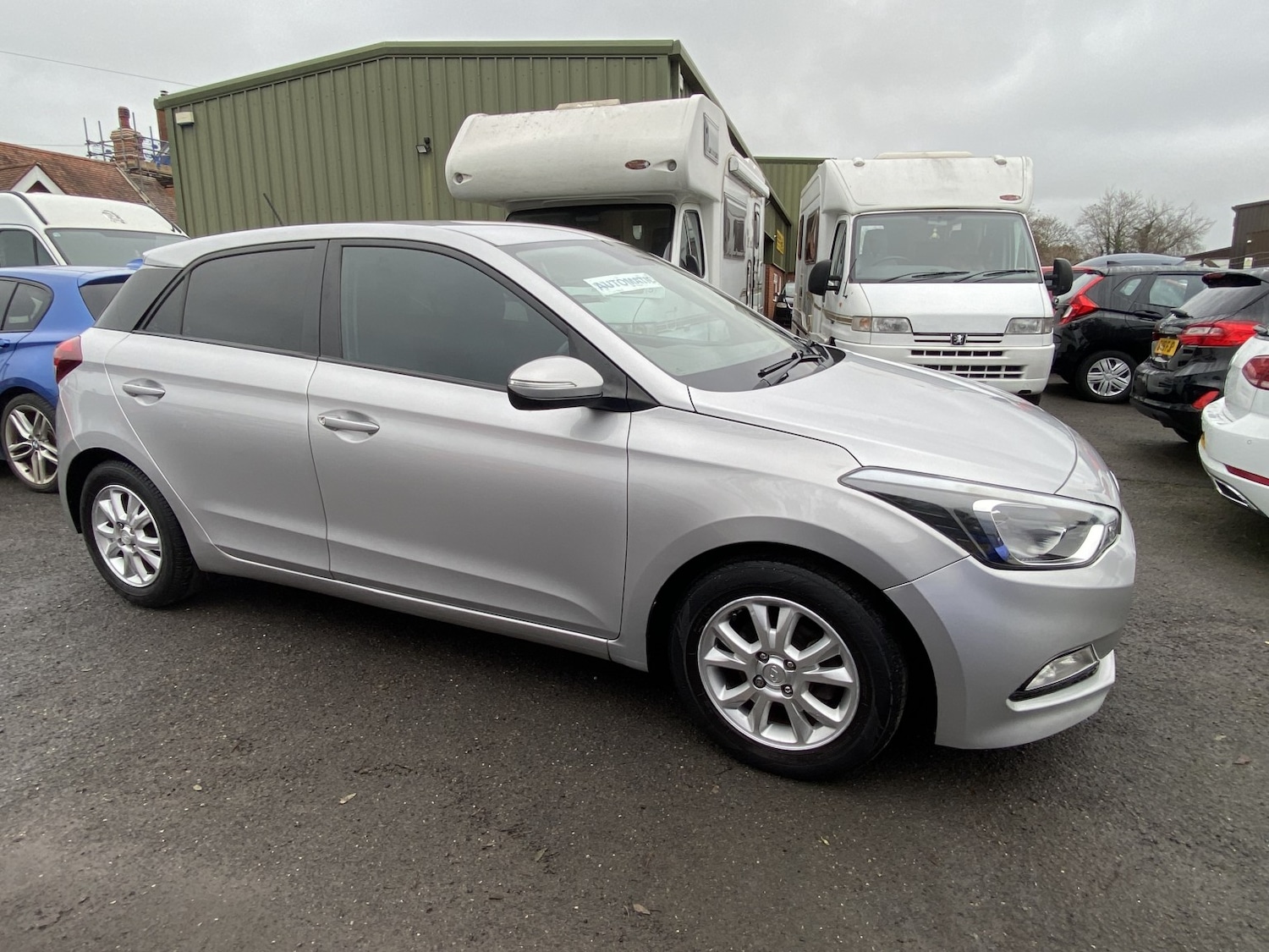 Used Hyundai i20 2017 for sale - 76725617: Photo 1