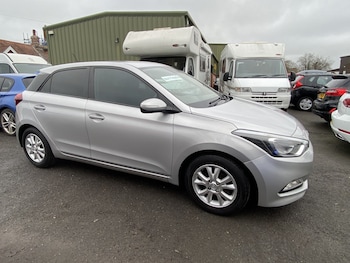 Used Hyundai i20 2017 for sale - 76725617: Photo