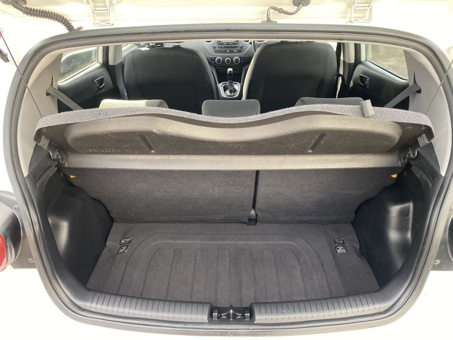 Used Hyundai i10 2018 for sale - 77609972: Photo 18