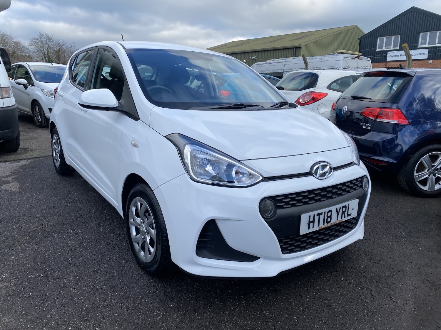 Used Hyundai i10 2018 for sale - 77609972: Photo 2