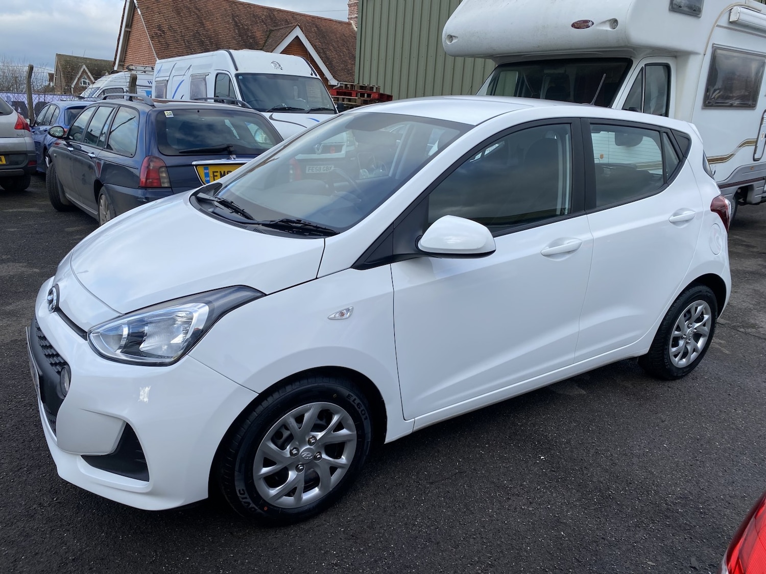 Used Hyundai i10 2018 for sale - 77609972: Photo 5