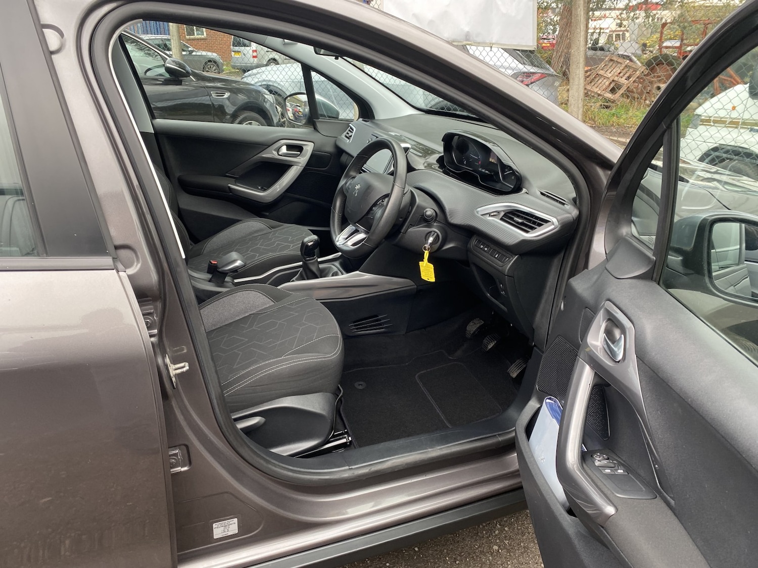 Used Peugeot 2008 2016 for sale - 76497442: Photo 13