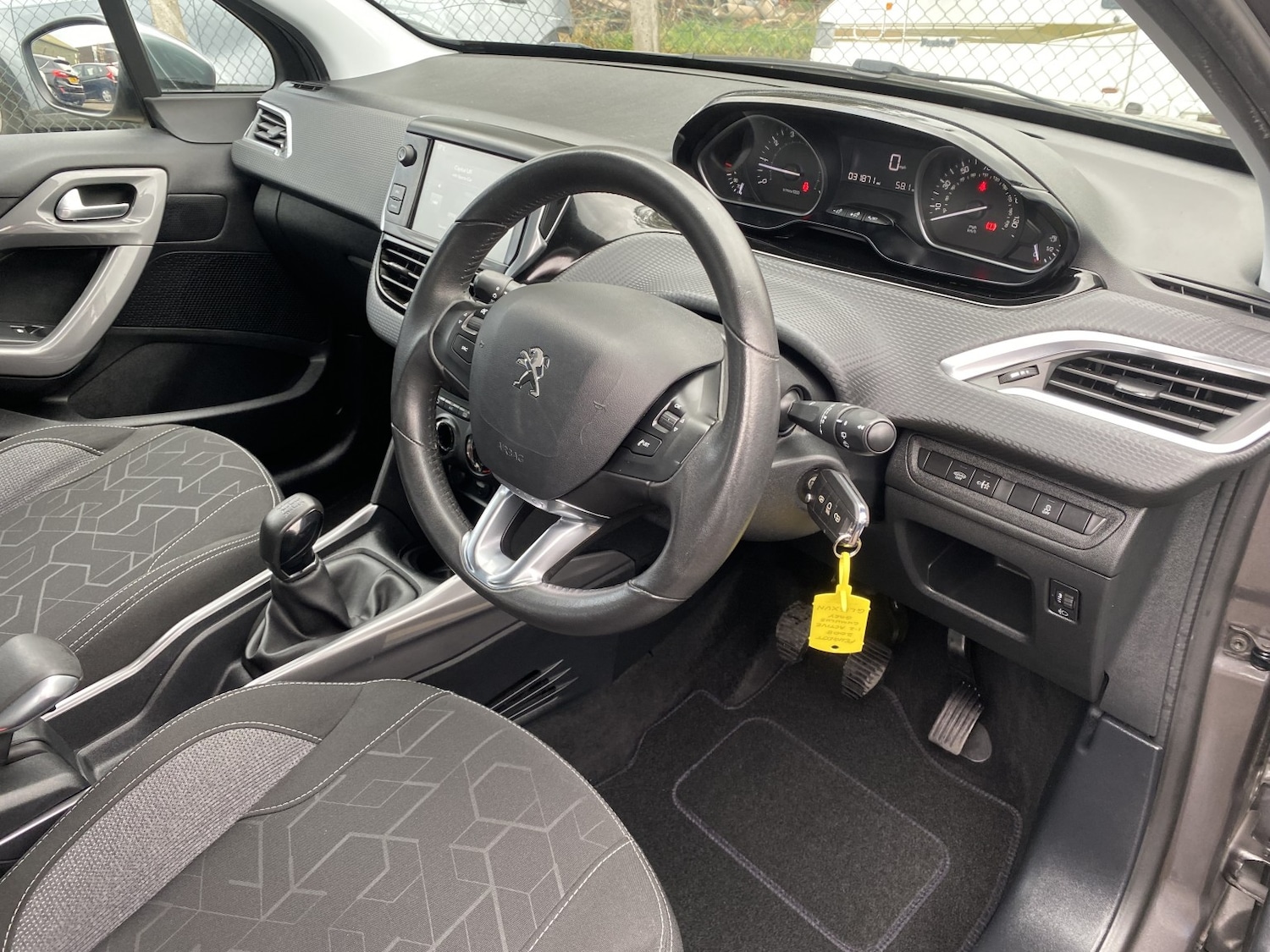 Used Peugeot 2008 2016 for sale - 76497442: Photo 15